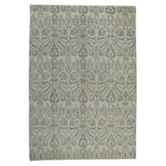 Nouveau tapis transitionnel Ikat en damas avec des couleurs bleues et grises de tons terreux
