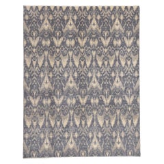 Blauer Ikat-Teppich im modernen Stil der Übergangszeit