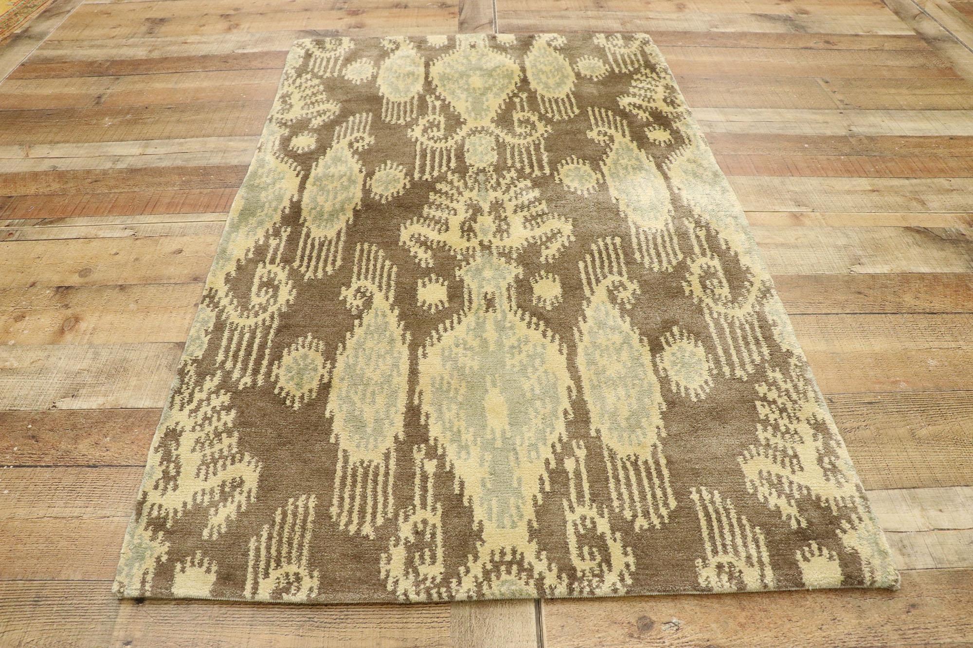 Ikat-Teppich im modernen Übergangsstil mit warmen, erdfarbenen Tönen und Akzenten im Zustand „Neu“ im Angebot in Dallas, TX