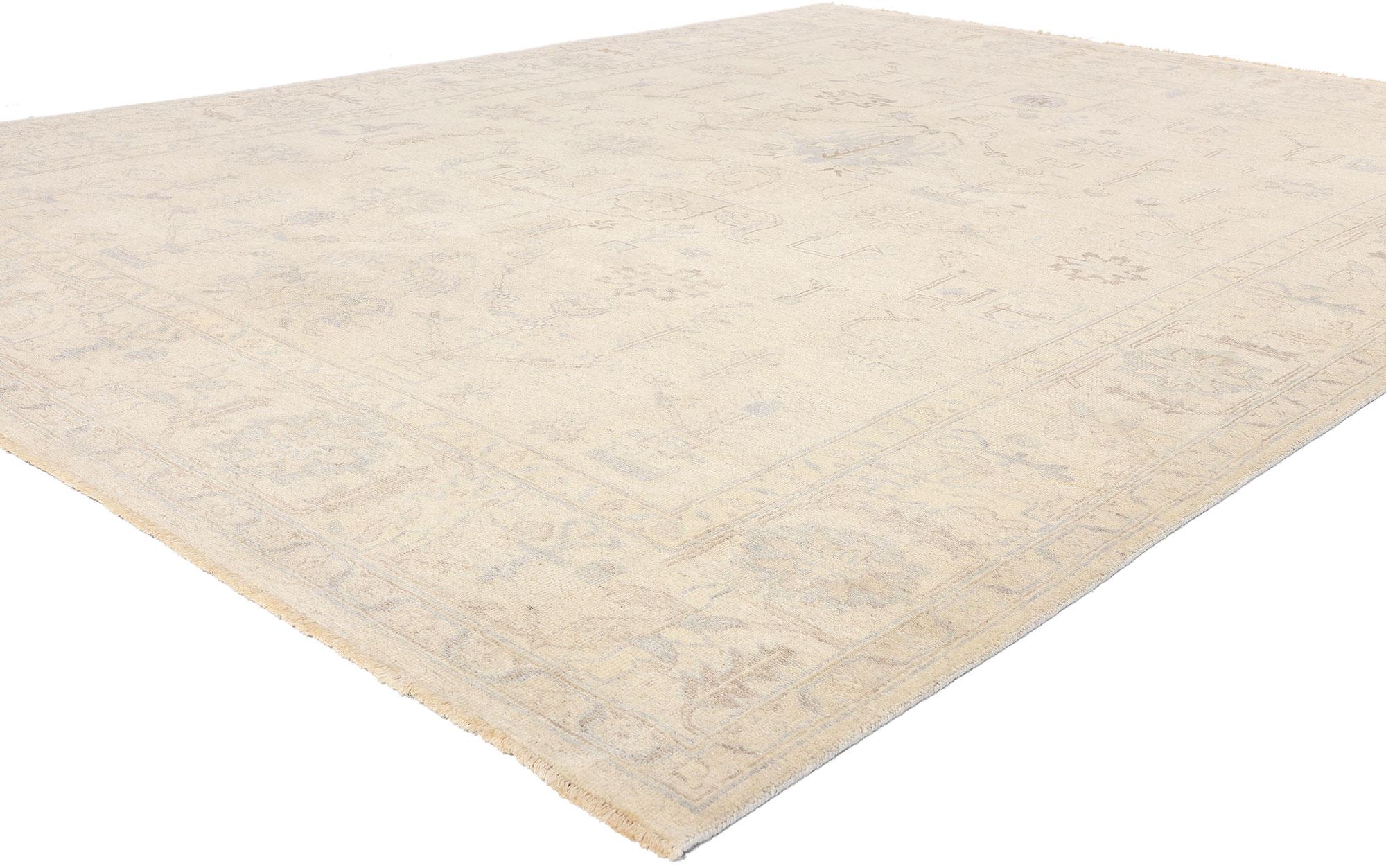 30200 New Vintage-inspirierter Oushak-Teppich, 08'11 x 11'11. Dieser handgeknüpfte Oushak-Teppich aus Wolle im Vintage-Stil fängt das reiche Erbe jahrhundertealter Webtraditionen ein und verbindet nahtlos alte Handwerkskunst mit modernem