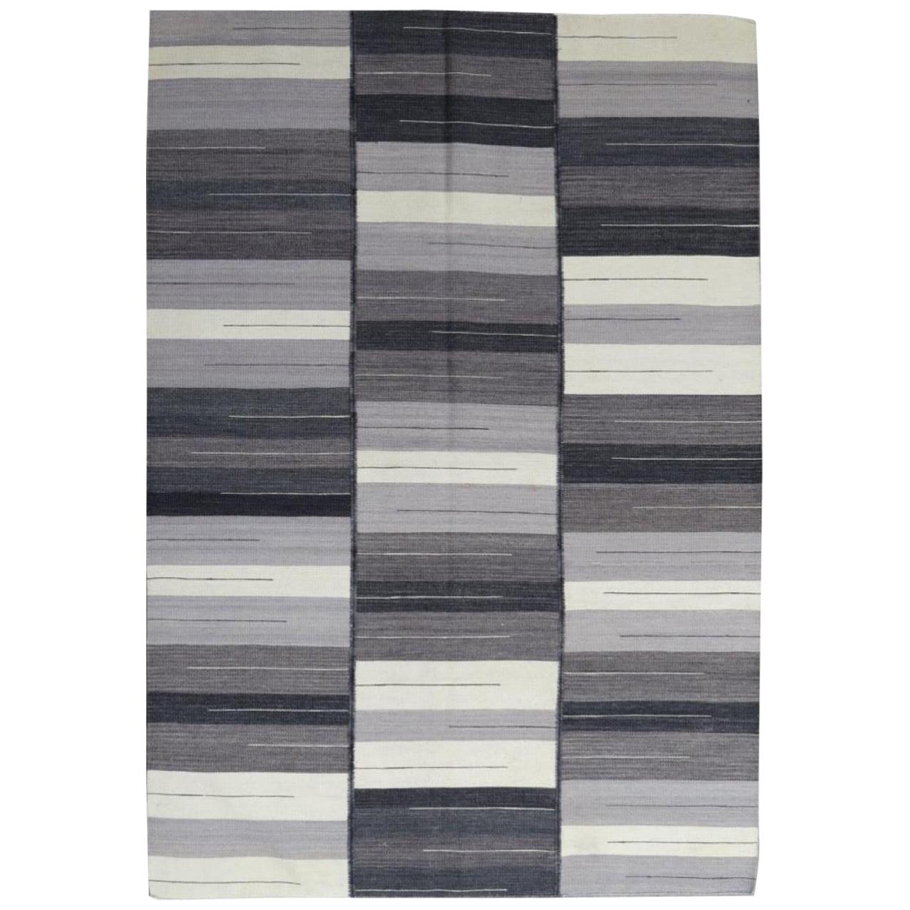 Nouveau tapis Kilim plat à motif tribal tissé à la main, taille 6 pieds 6 po. x 9 pieds 10 po. en vente