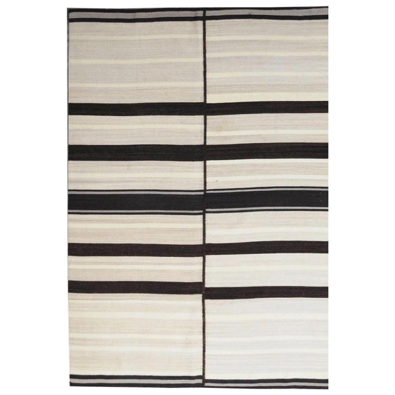 Nouveau tapis Kilim plat à motif tribal tissé à la main, taille 6 pieds 6 po. x 9 pieds 10 po.