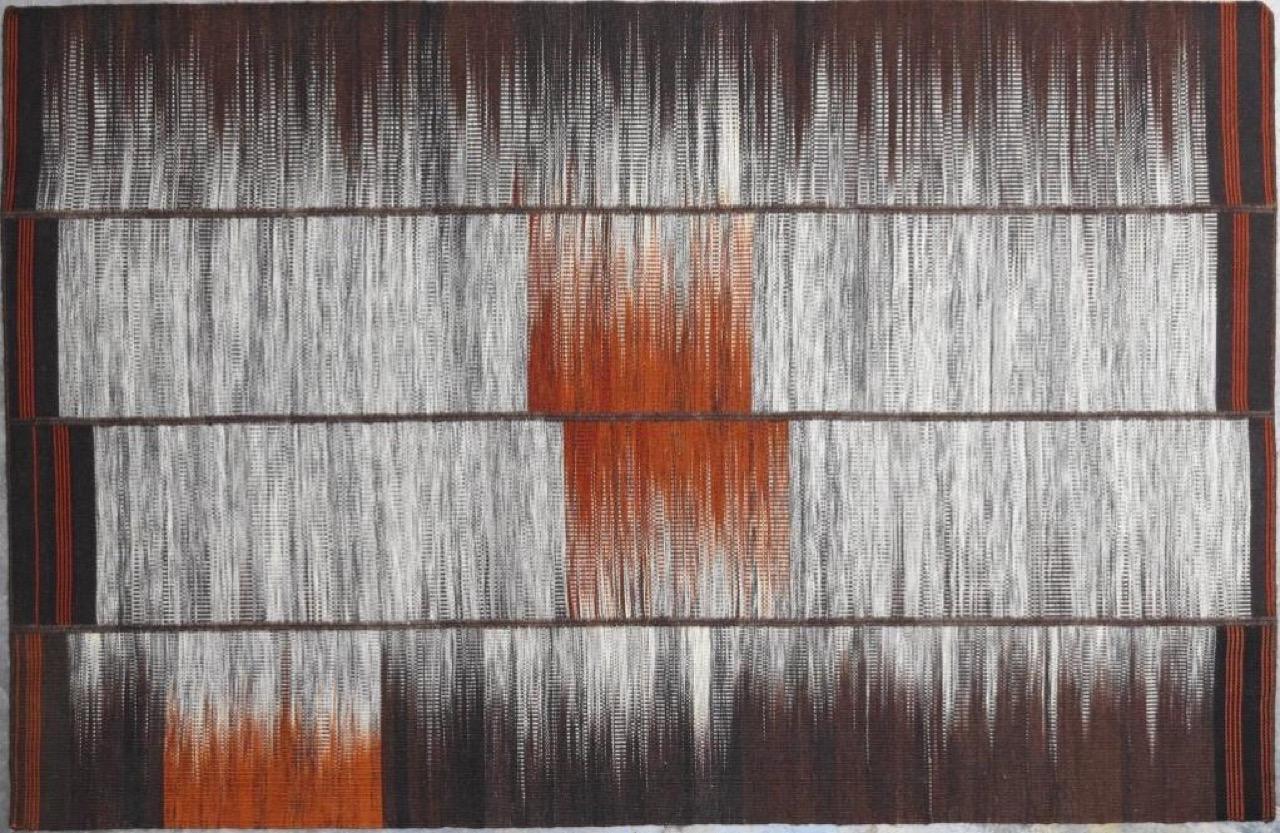 Moderno Rug & Kilim dal design tribale tessuto a mano e piatto in vendita