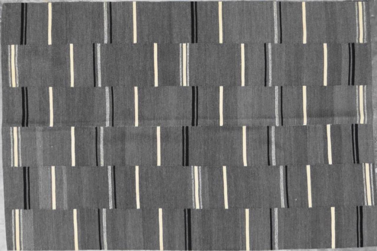 Tribal Nouveau tapis Kilim plat à motifs tribaux tissé à la main en vente