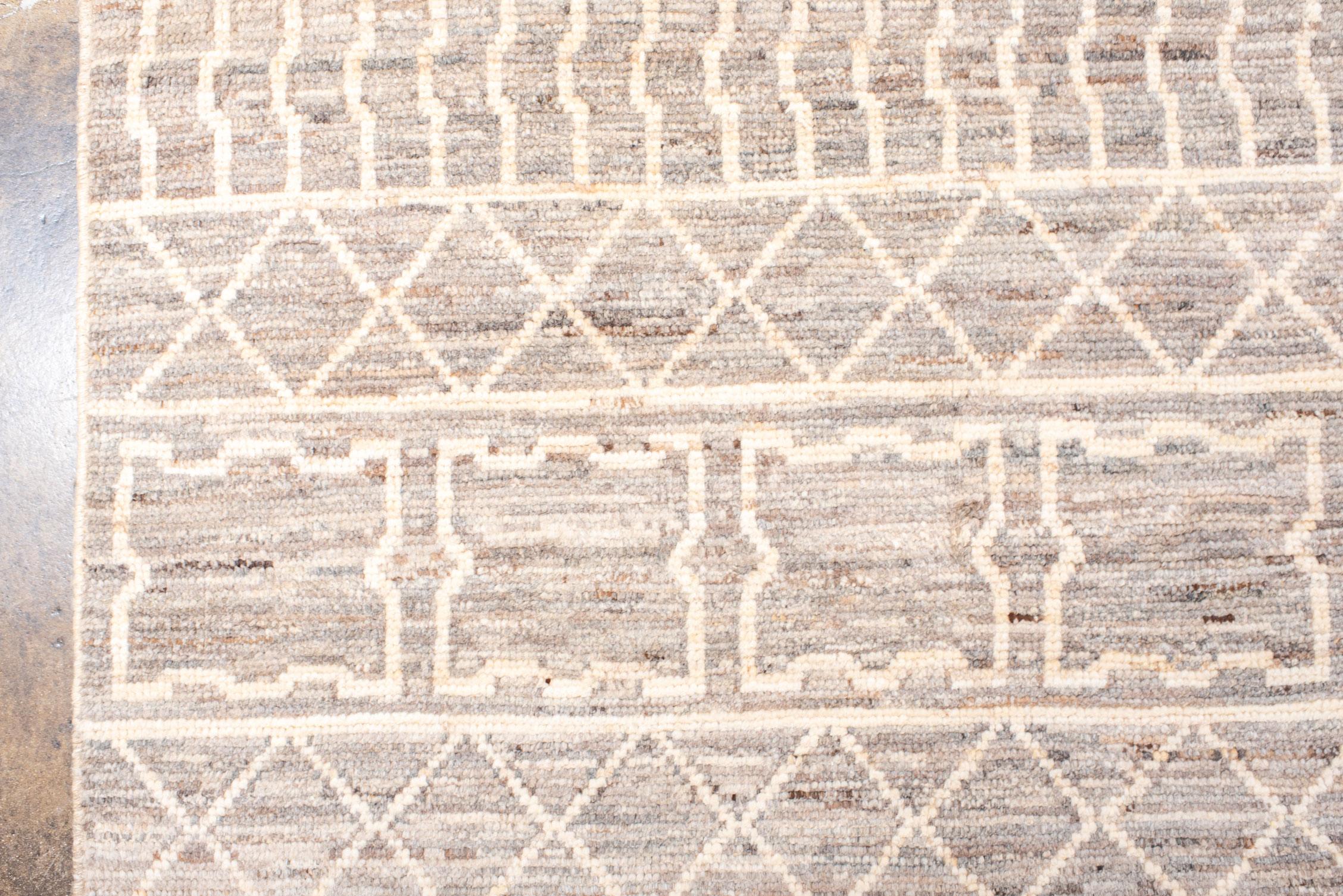 New Tulu Rug with A Sand Brown Field In Excellent Condition For Sale In New York, NY