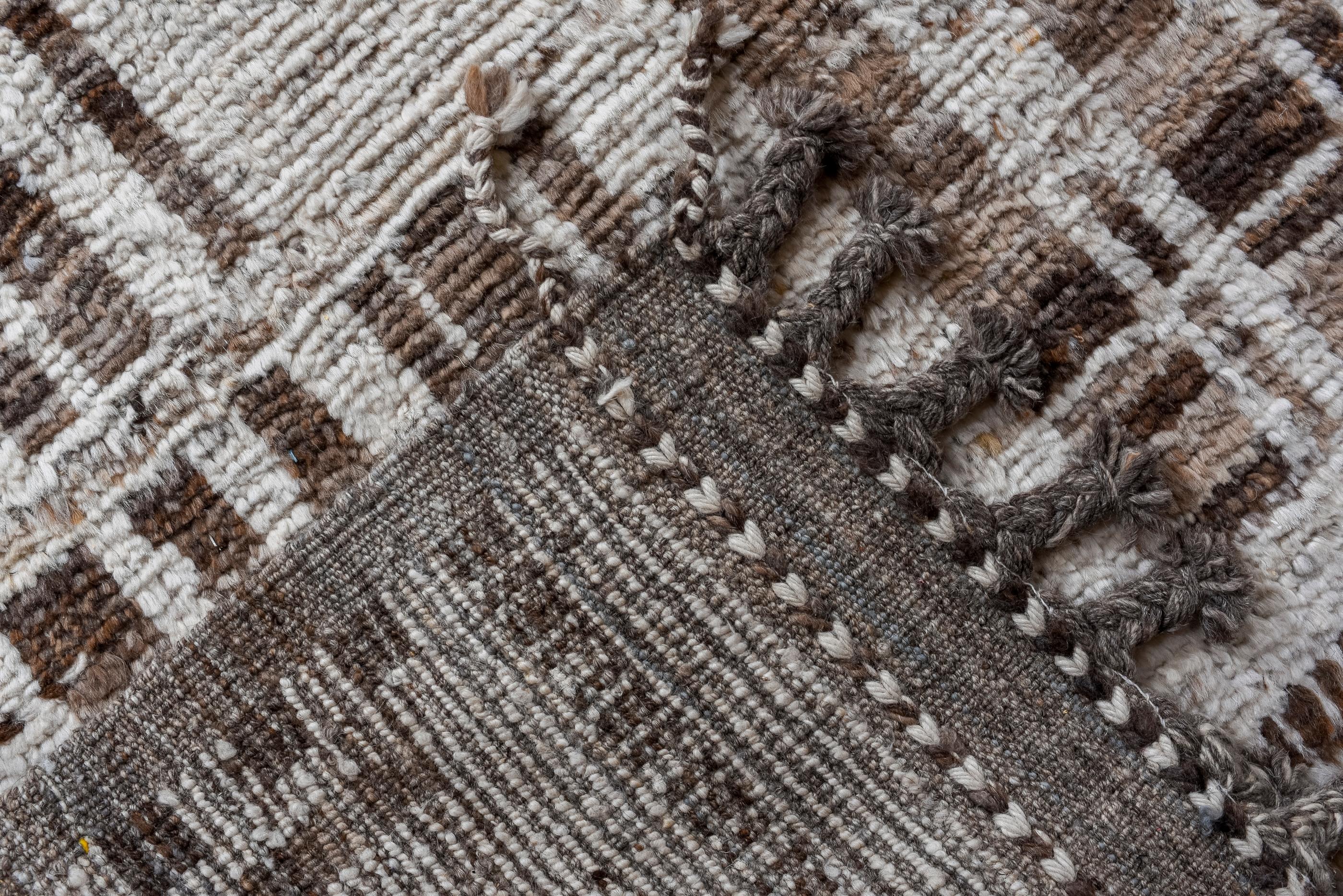 Contemporary New Tulu Rug with Sand Field and Tassels For Sale