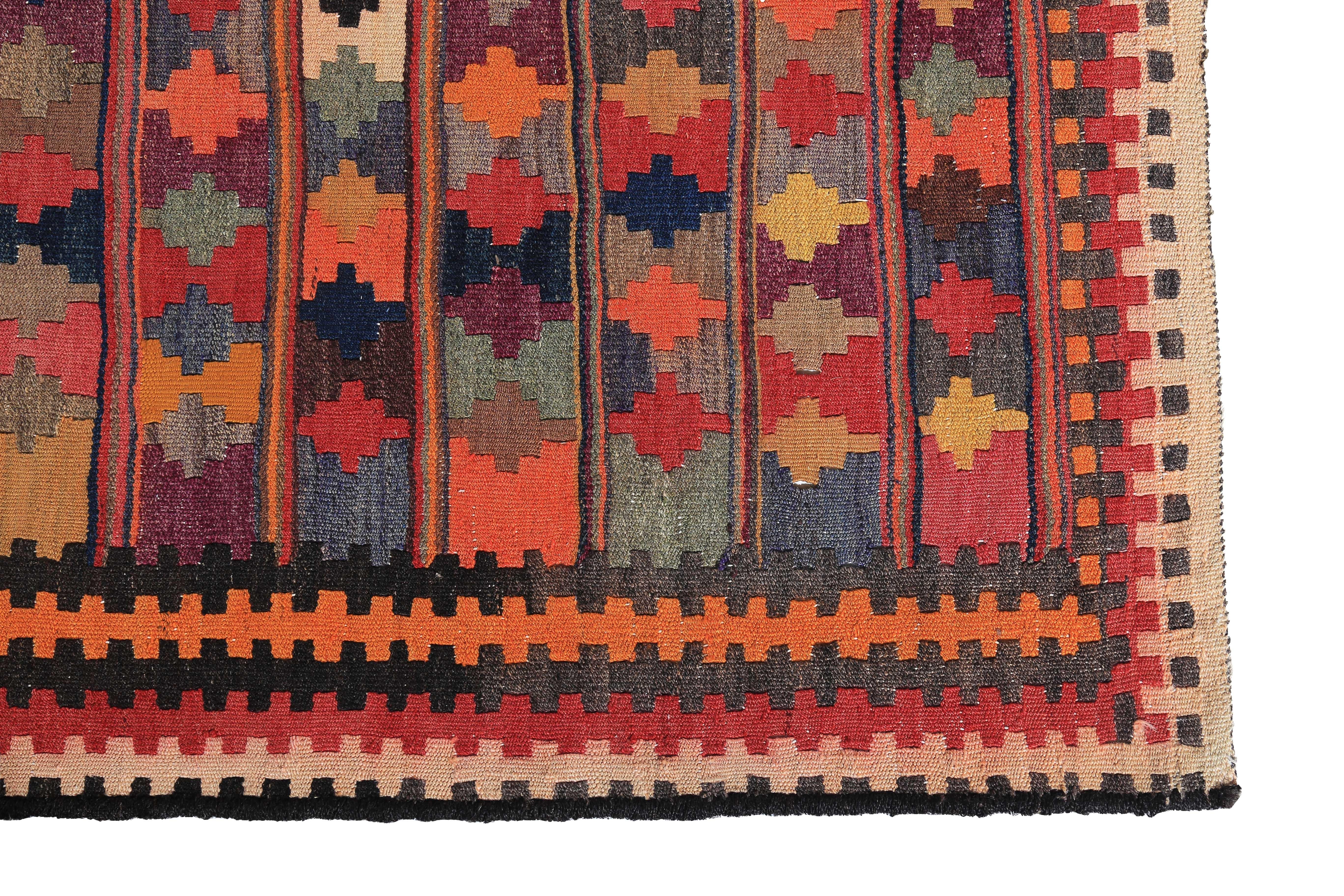 Tissé à la main Nouveau tapis turc Kilim avec détails géométriques et tribaux colorés en vente