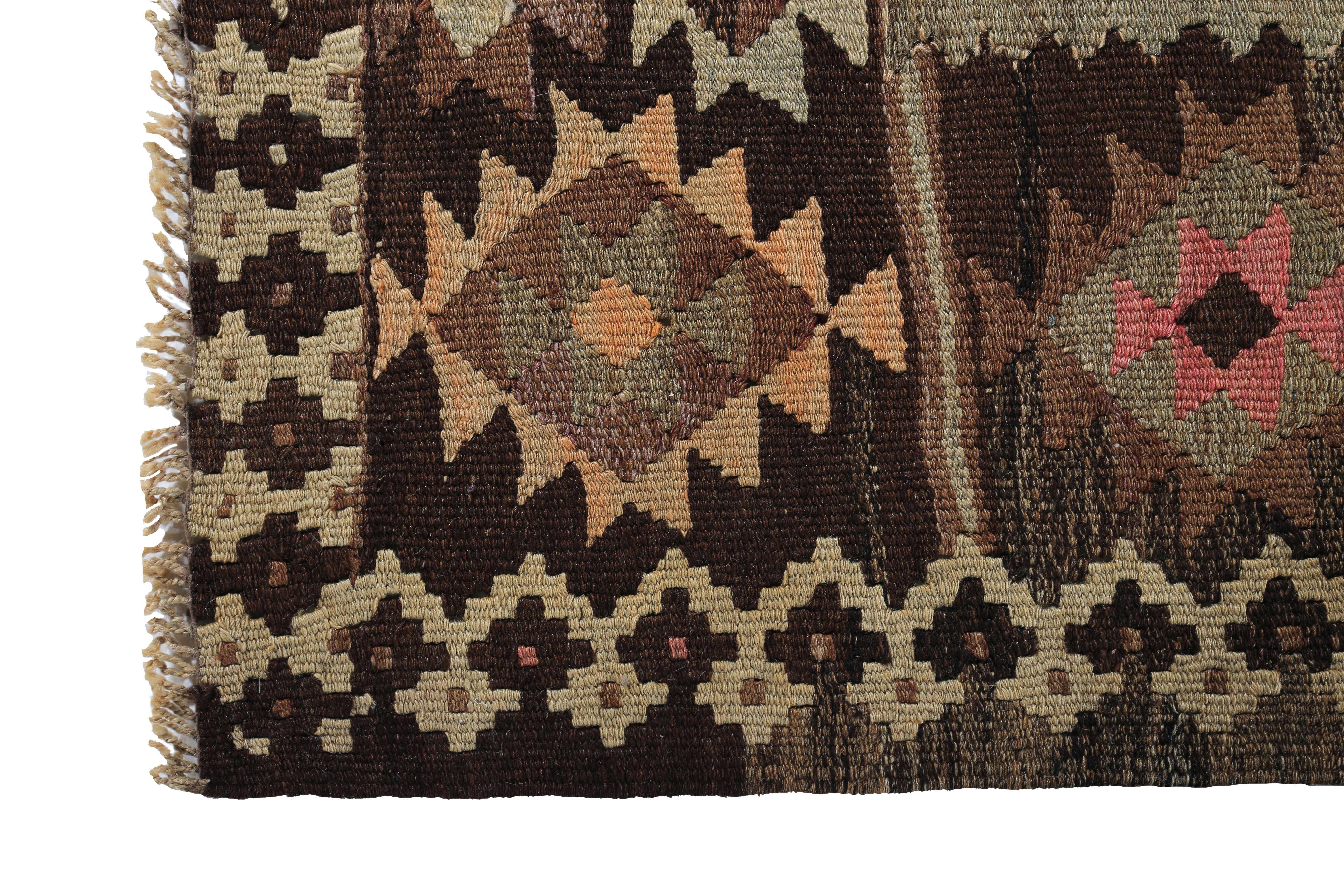 Tissé à la main Nouveau tapis turc Kilim avec médaillons roses et ivoires sur fond brun en vente