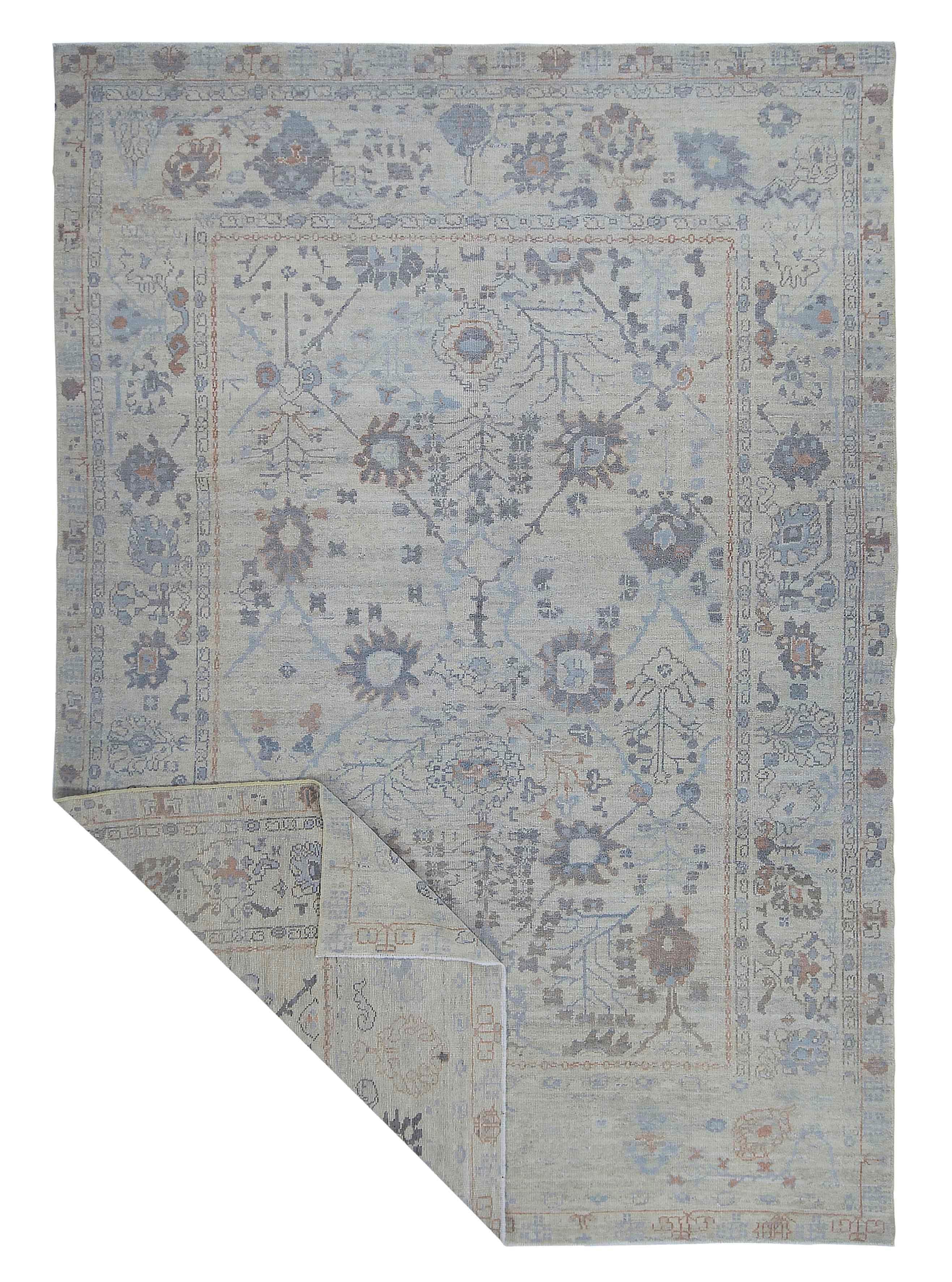 Neuer türkischer Oushak-Teppich mit blauen und braunen Blumendetails auf elfenbeinfarbenem Feld im Angebot 1