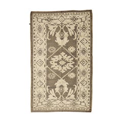 Nouveau tapis turc Oushak avec détails botaniques ivoire sur fond beige