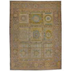 Türkischer Oushak-Teppich mit gemischten geometrischen und floralen Details aus der Türkei