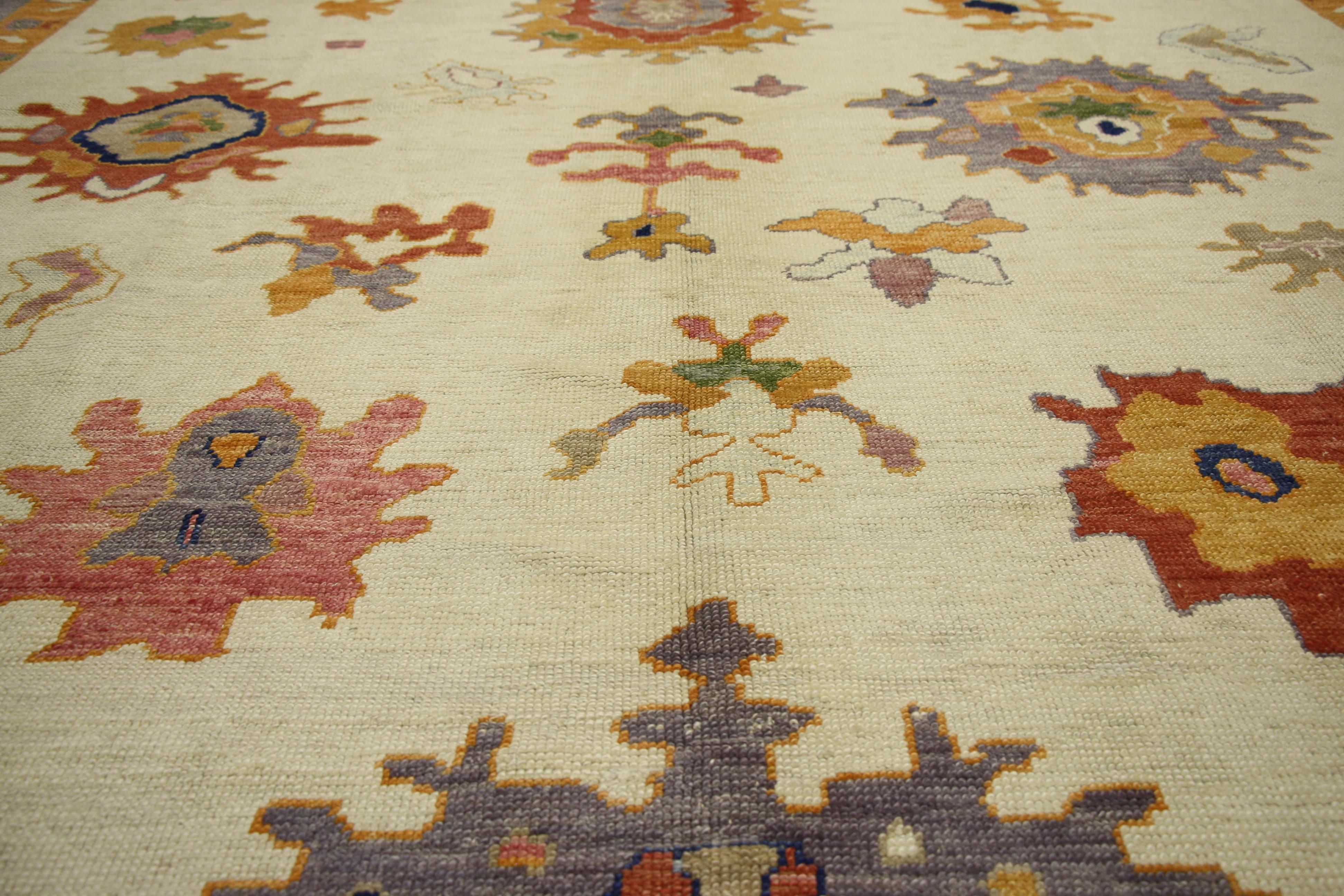 Turc Nouveau tapis turc Oushak avec un style parisien et un motif géométrique à grande échelle en vente