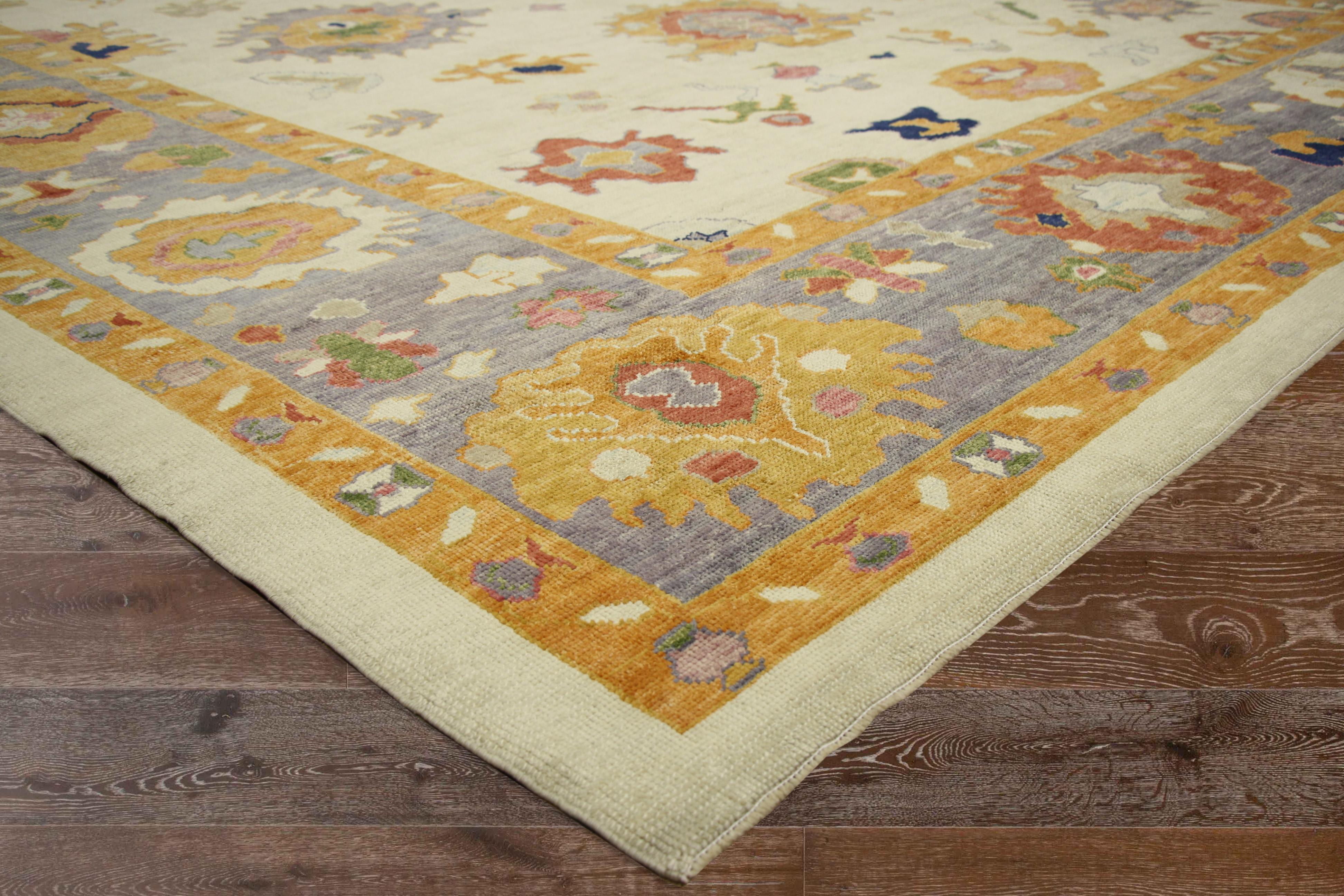 Noué à la main Nouveau tapis turc Oushak avec un style parisien et un motif géométrique à grande échelle en vente