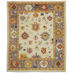 Türkischer Oushak-Teppich im Pariser Stil mit großformatigem geometrischem Muster