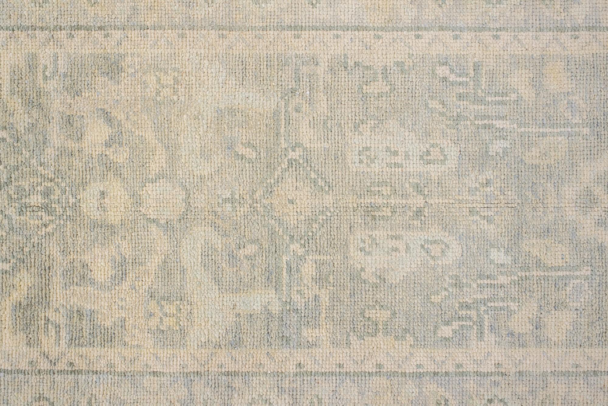 Türkischer Oushak-Läufer mit grauem Feld, neu im Zustand „Neu“ im Angebot in New York, NY