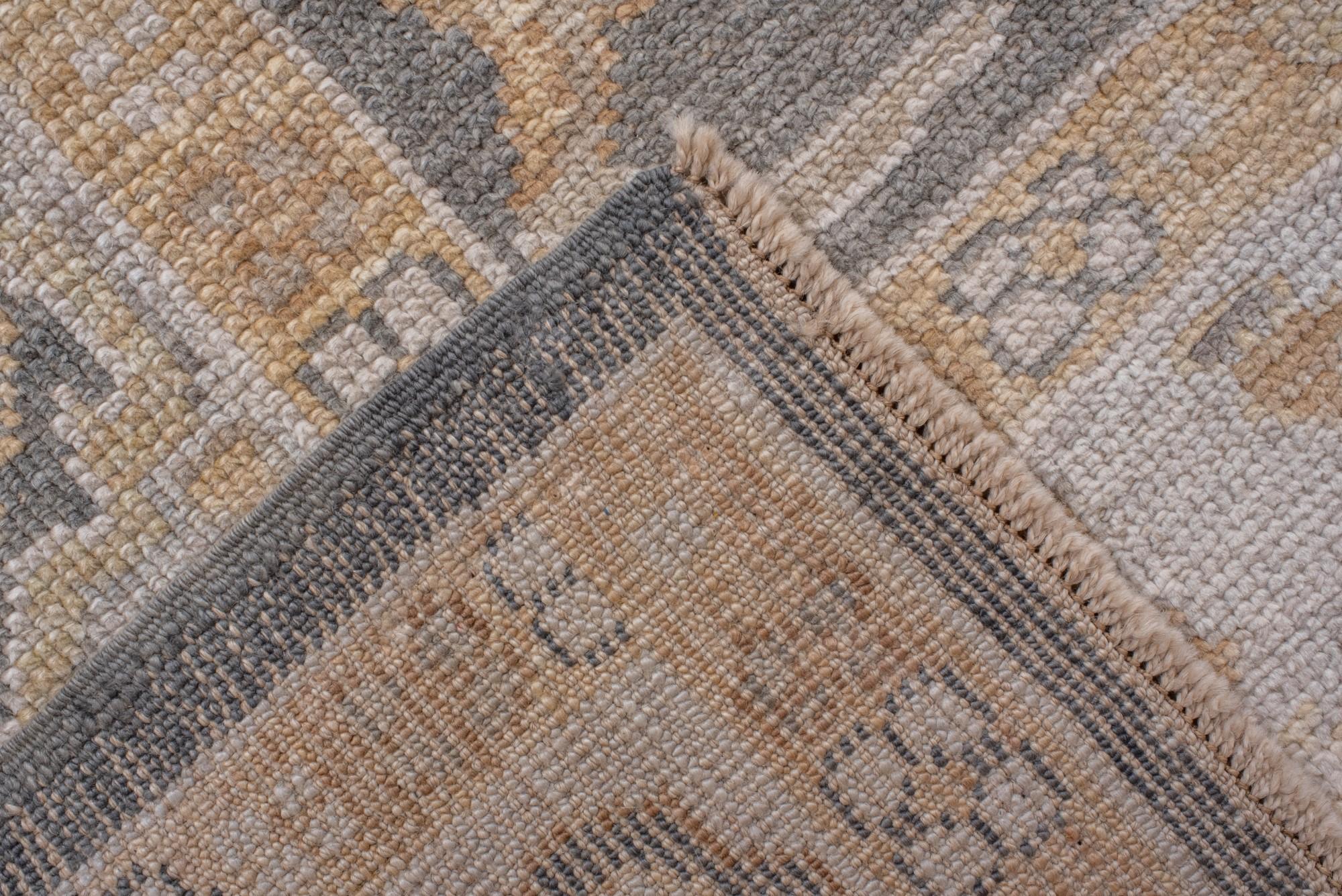Türkischer Oushak mit grünem grauem Feld und Palmette-Design, neu (Wolle) im Angebot