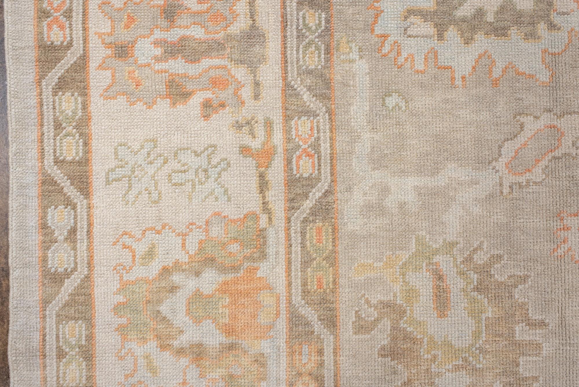 Nuovo Oushak turco con colori neutri In condizioni Nuovo in vendita a New York, NY