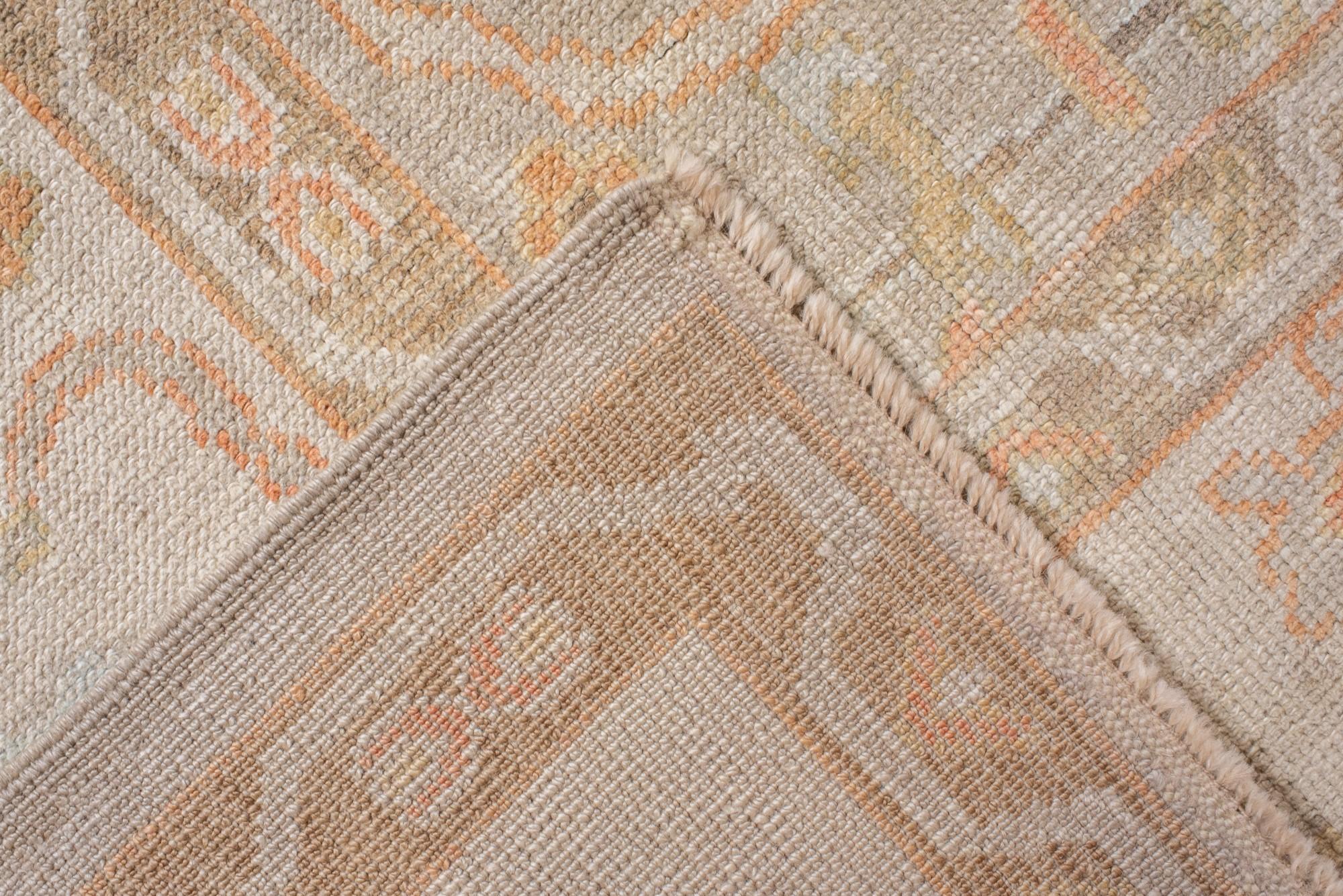XXI secolo e contemporaneo Nuovo Oushak turco con colori neutri in vendita