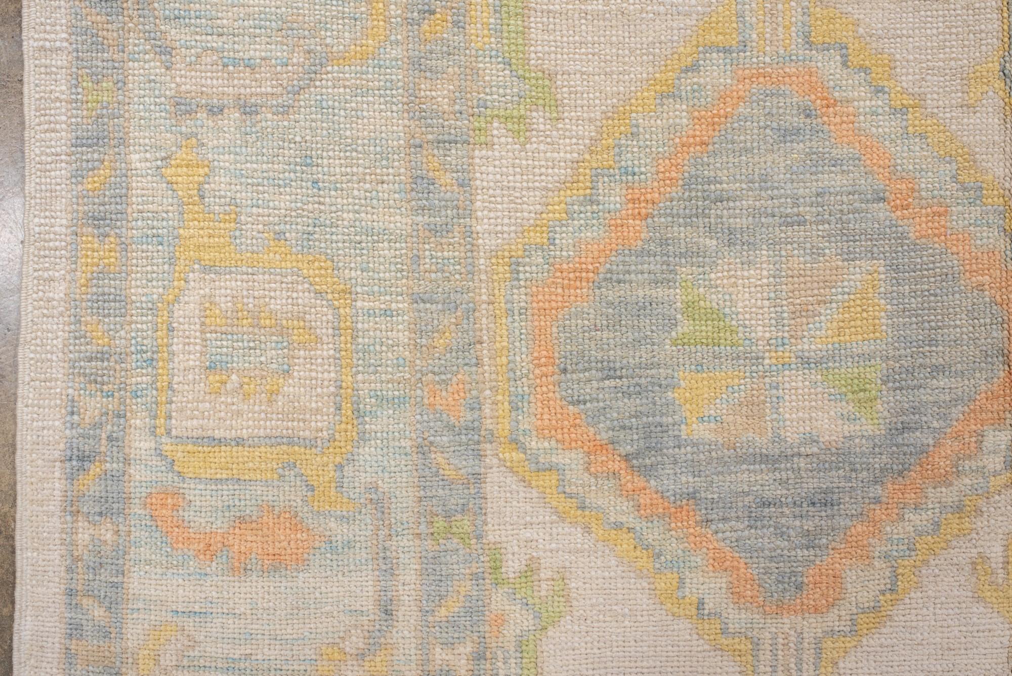 Il nuovo Oushak turco con colori pastello In condizioni Nuovo in vendita a New York, NY