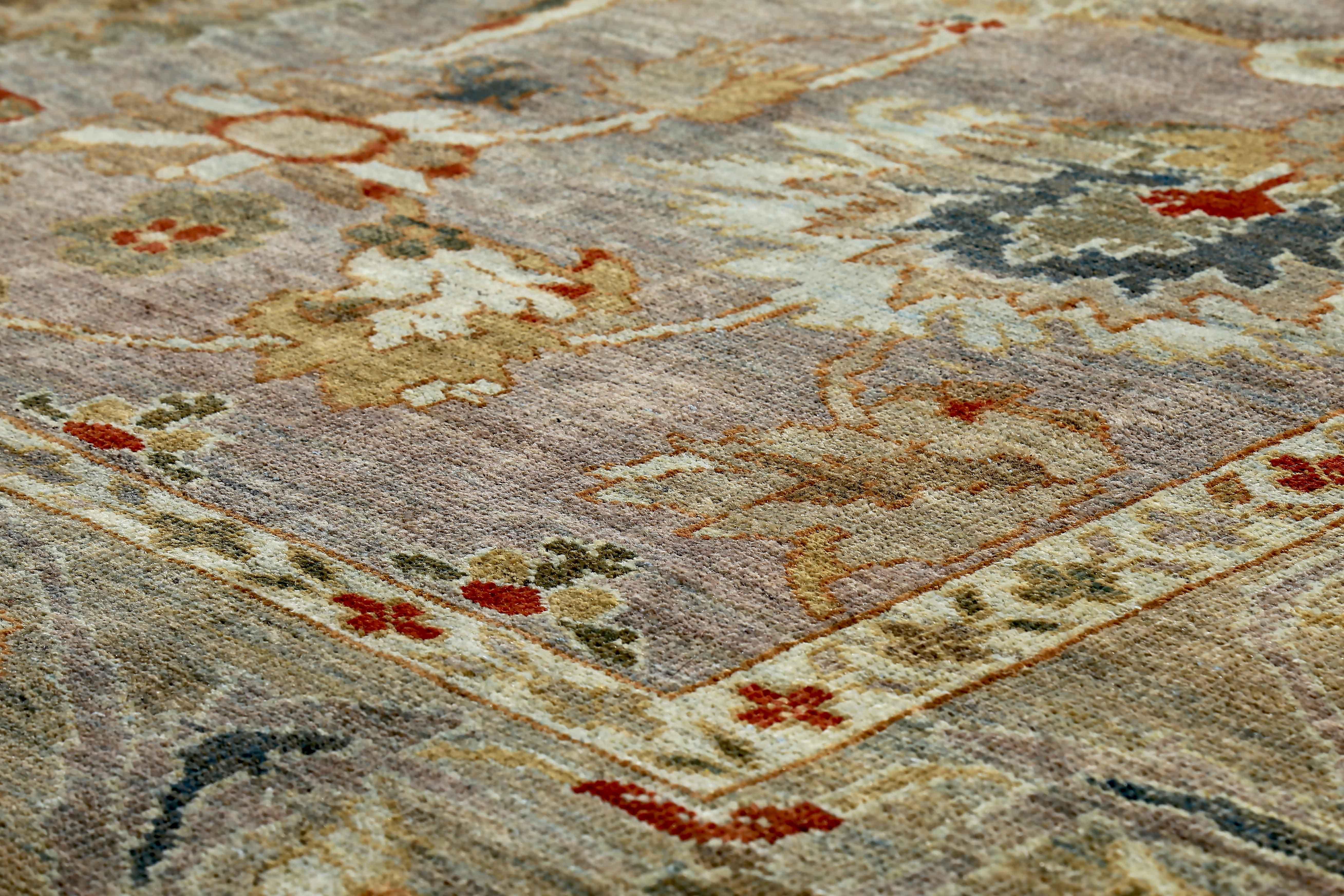Nueva Alfombra Turca Diseño Sultanabad con Detalles Botánicos Verdes y Rojos Siglo XXI y contemporáneo en venta