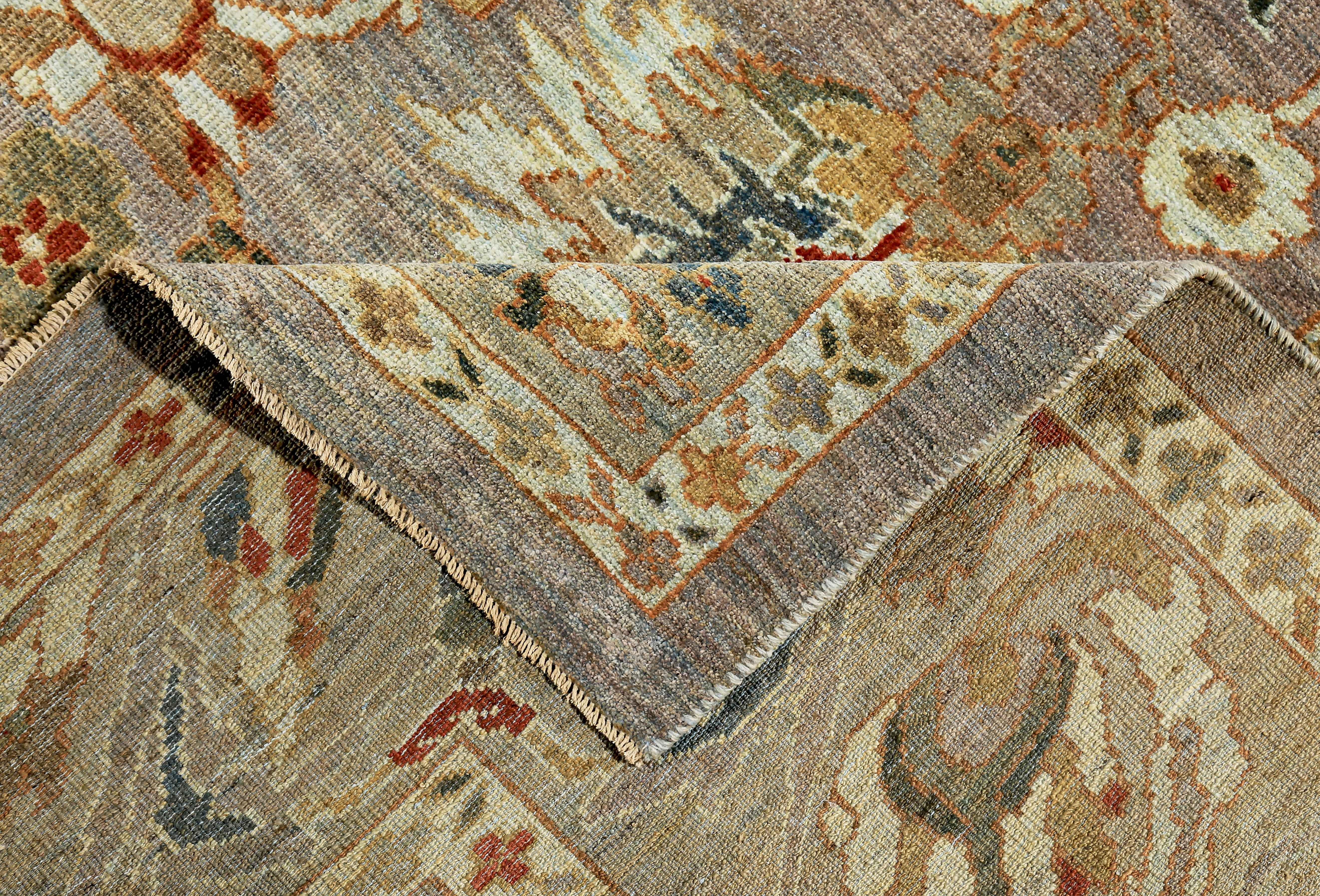 Nueva Alfombra Turca Diseño Sultanabad con Detalles Botánicos Verdes y Rojos en venta 1