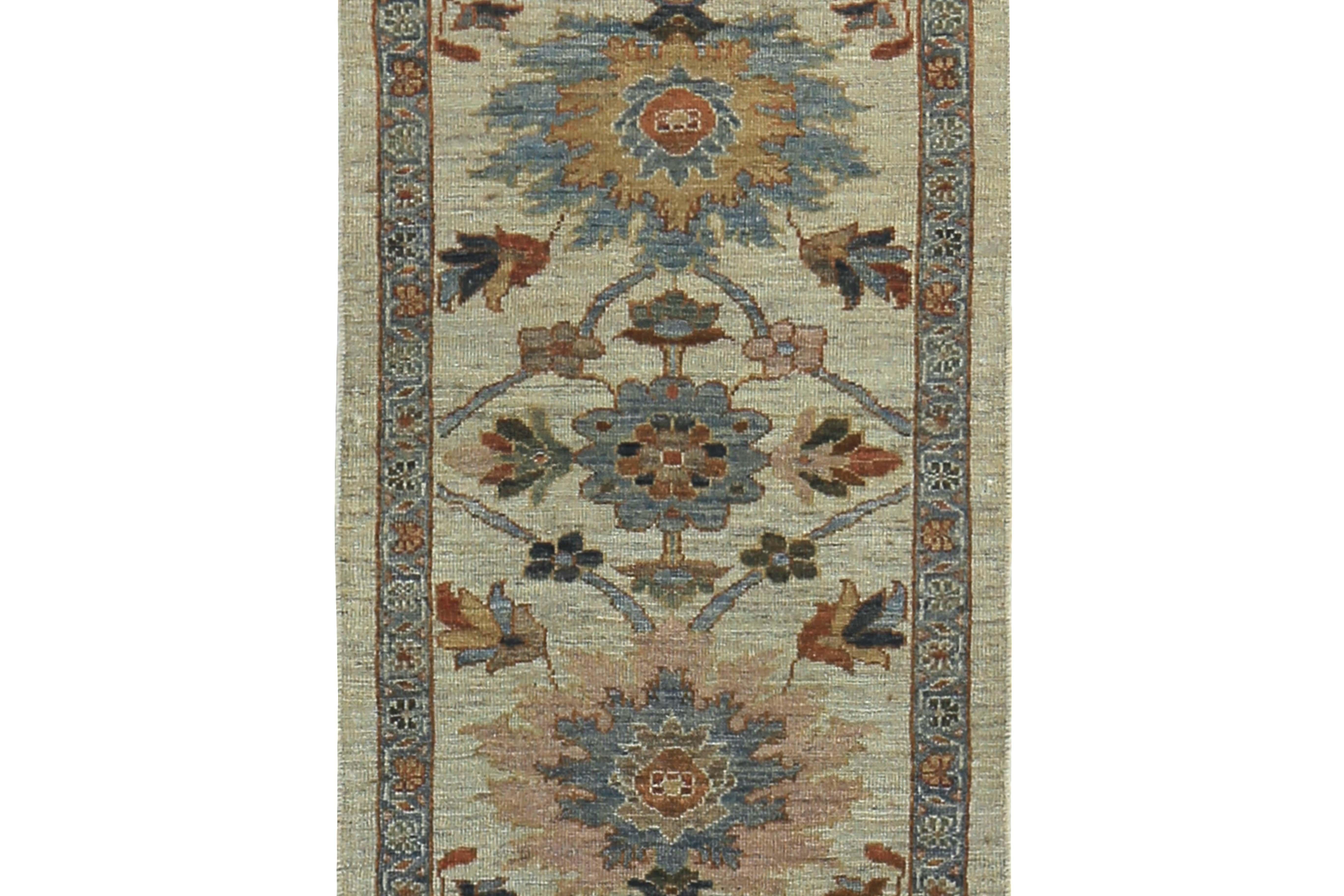 Türkischer Läufer im Sultanabad-Design mit braunen und beigefarbenen botanischen Details (Handgewebt) im Angebot