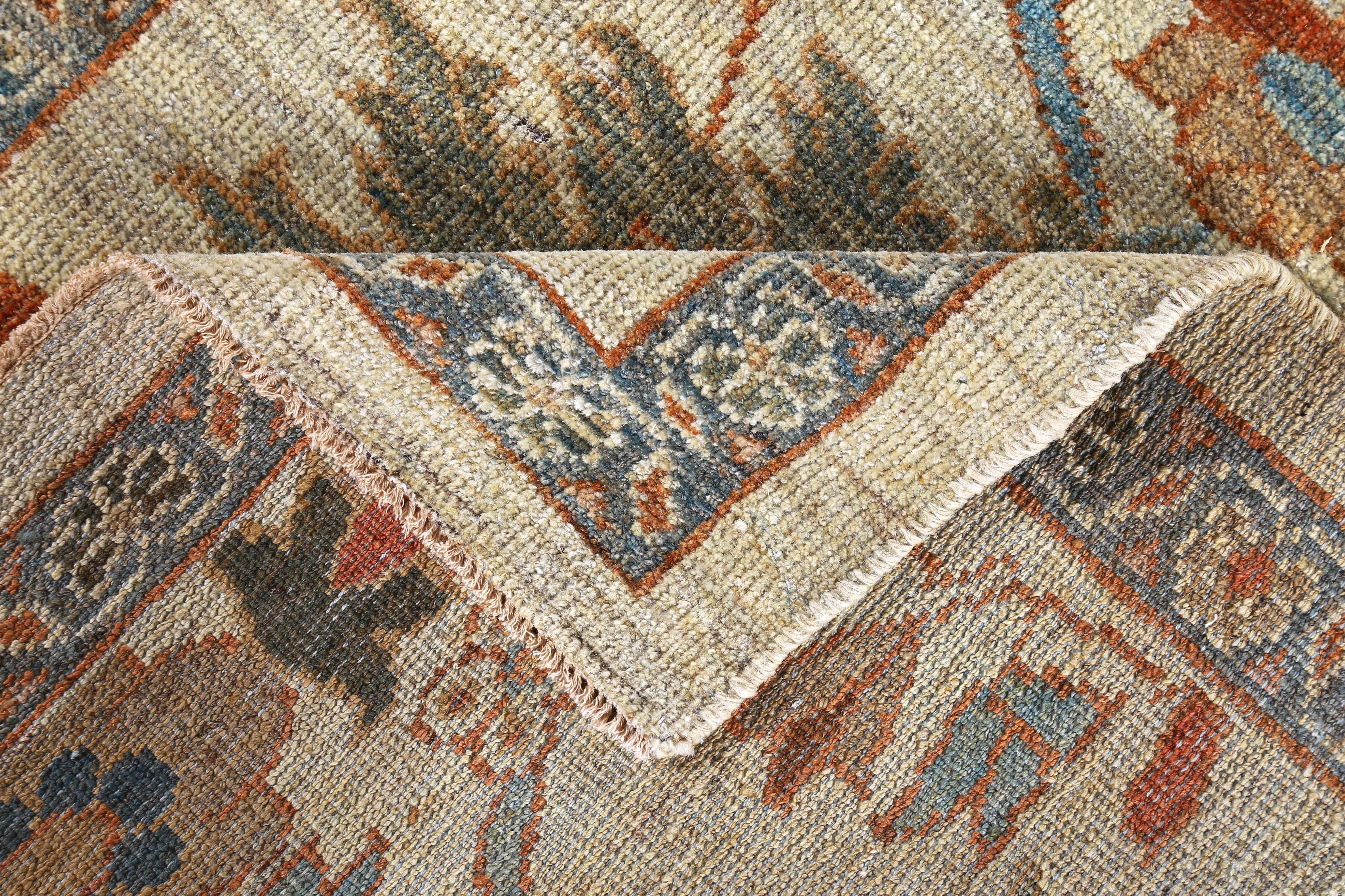 Türkischer Läufer im Sultanabad-Design mit braunen und beigefarbenen botanischen Details im Angebot 1