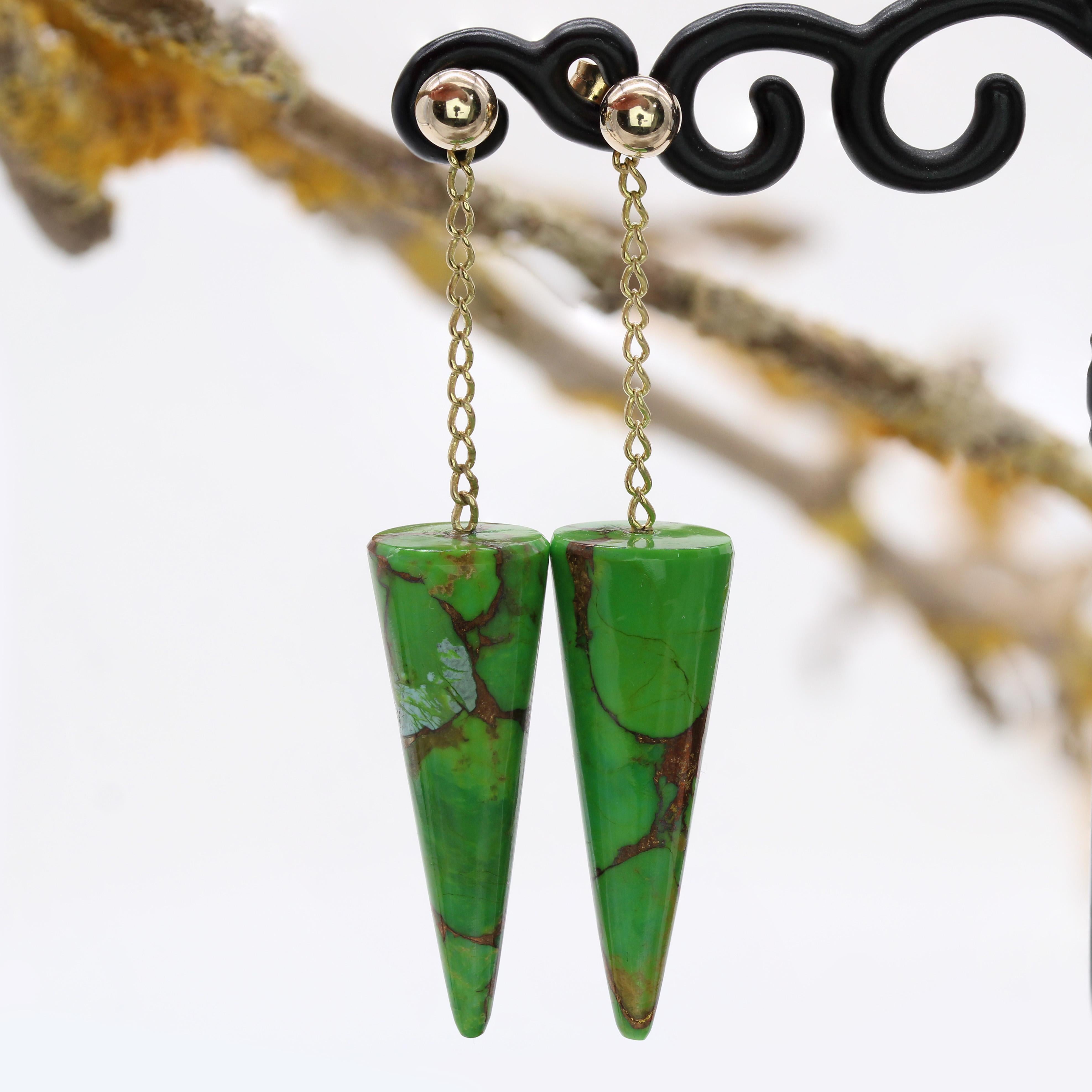 Moderno Nuovi orecchini pendenti in turchese del Turkmenistan in oro giallo 18 carati in vendita