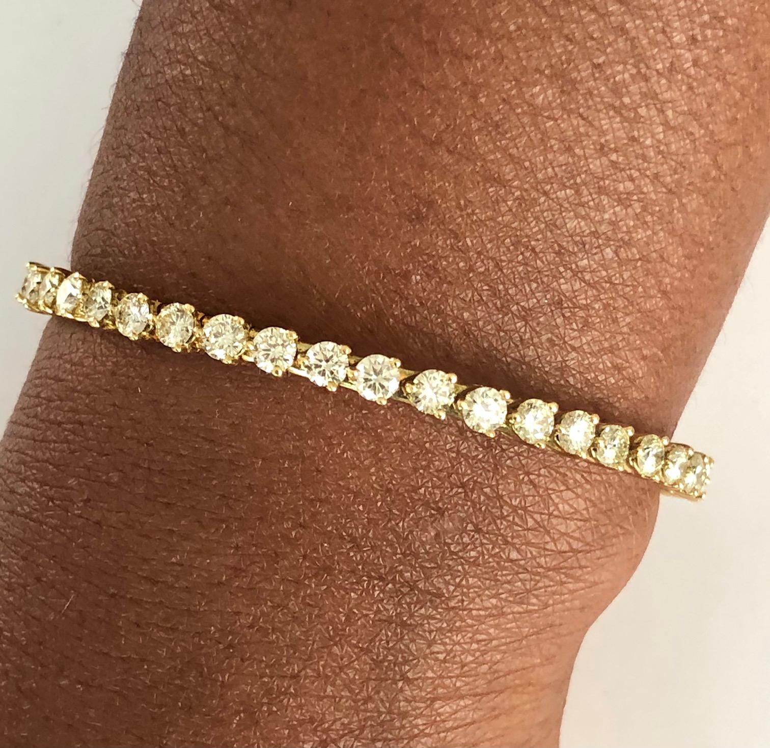 Our New method of Eliminating the need for a clasp, has made this Tennis Bracelet easy to wear on and off, our proprietary inner Gold Spring allows the Bracelet to extend over your wrist and snap closed once it's on.
This Bracelet is made in 18K