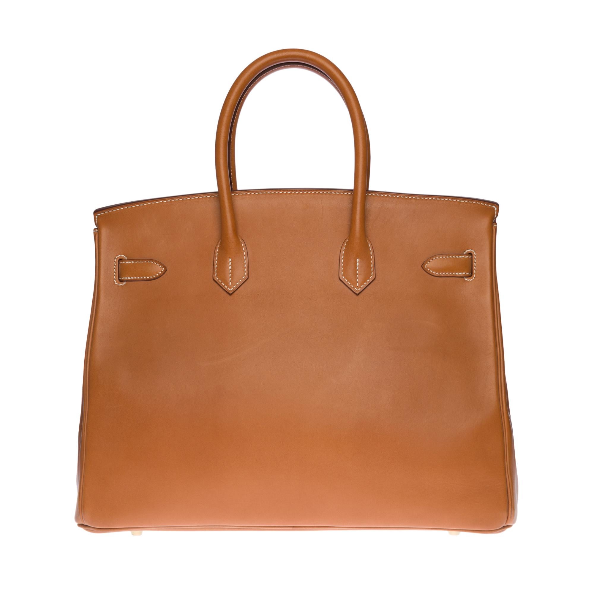 Rare & Exceptional Hermes Birkin 35 cm handbag in Barenia Gold leather, gold-plated metal hardware, double gold-plated leather handle allowing a handheld
Flap closure
Lining in gold leather, one zip pocket, one patch pocket
Signature: 