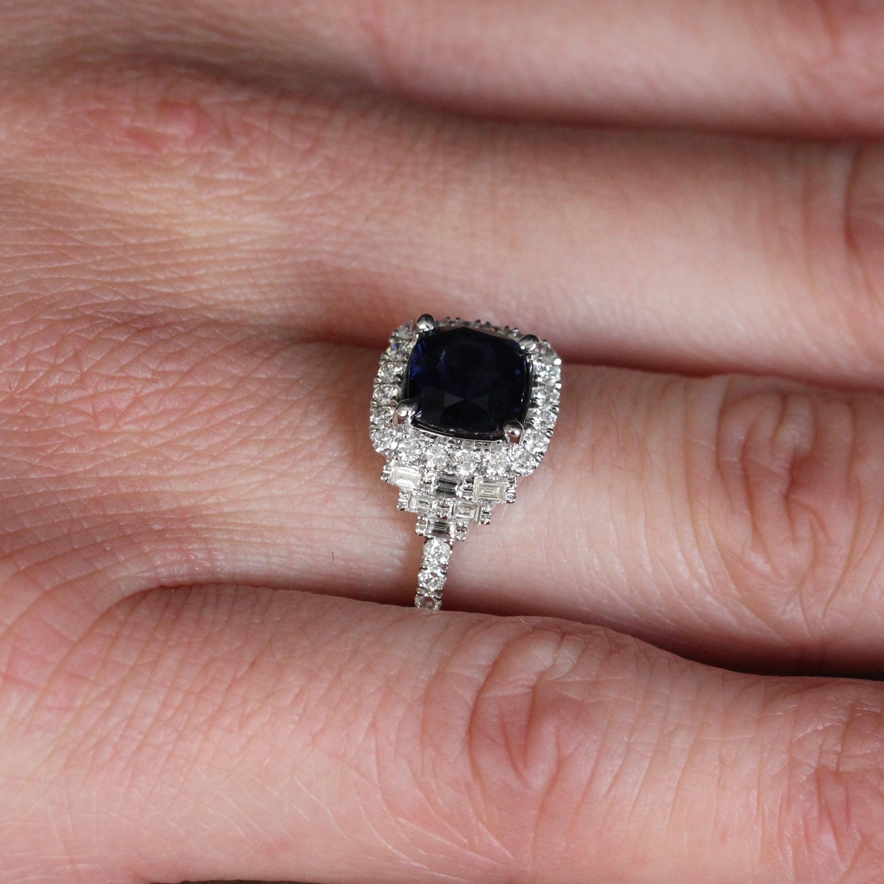 New Unheted Ceppylon Sapphire Diamonds 18 Karat White Gold Cluster Ring in vendita 6