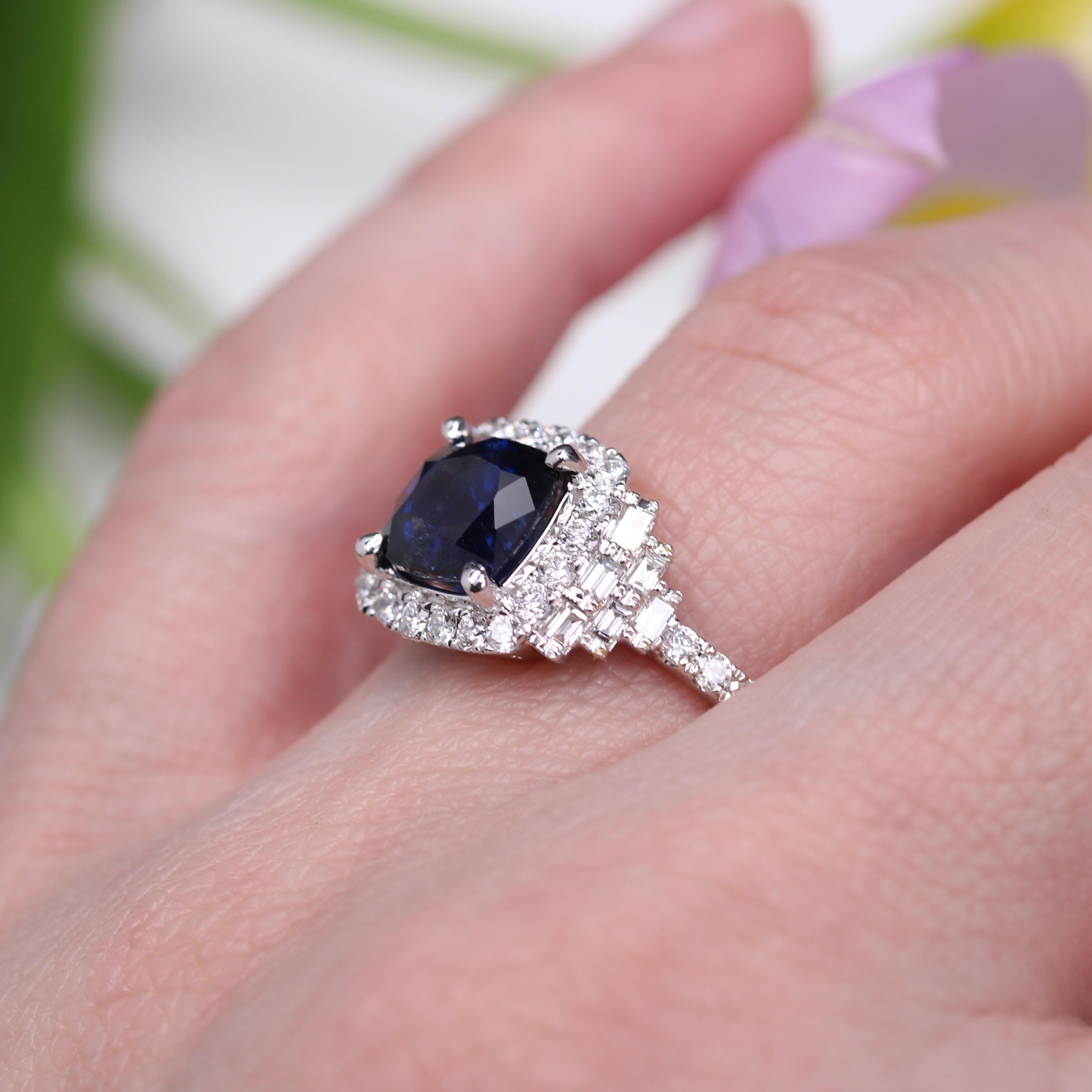 New Unheted Ceppylon Sapphire Diamonds 18 Karat White Gold Cluster Ring in vendita 7