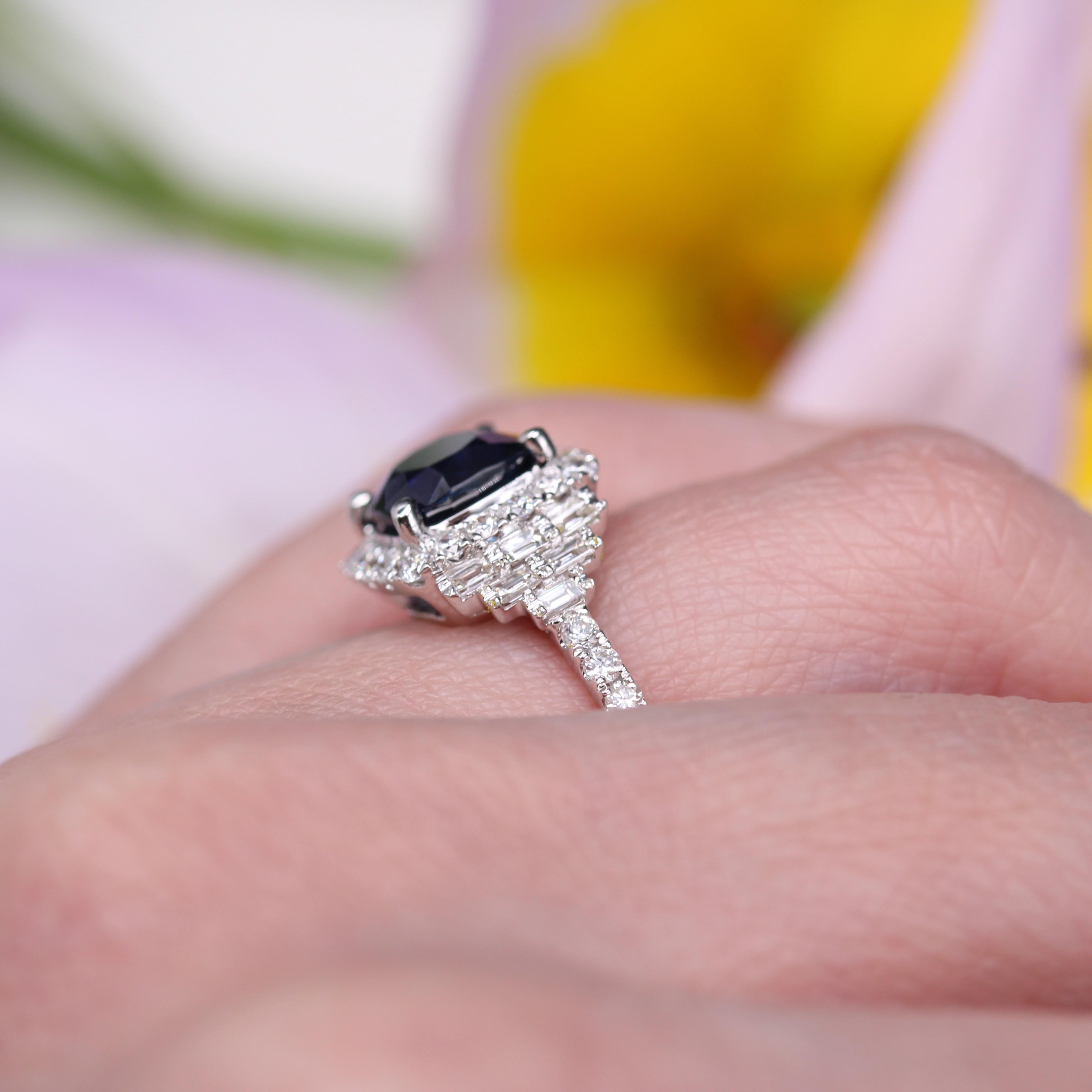 New Unheted Ceppylon Sapphire Diamonds 18 Karat White Gold Cluster Ring in vendita 10