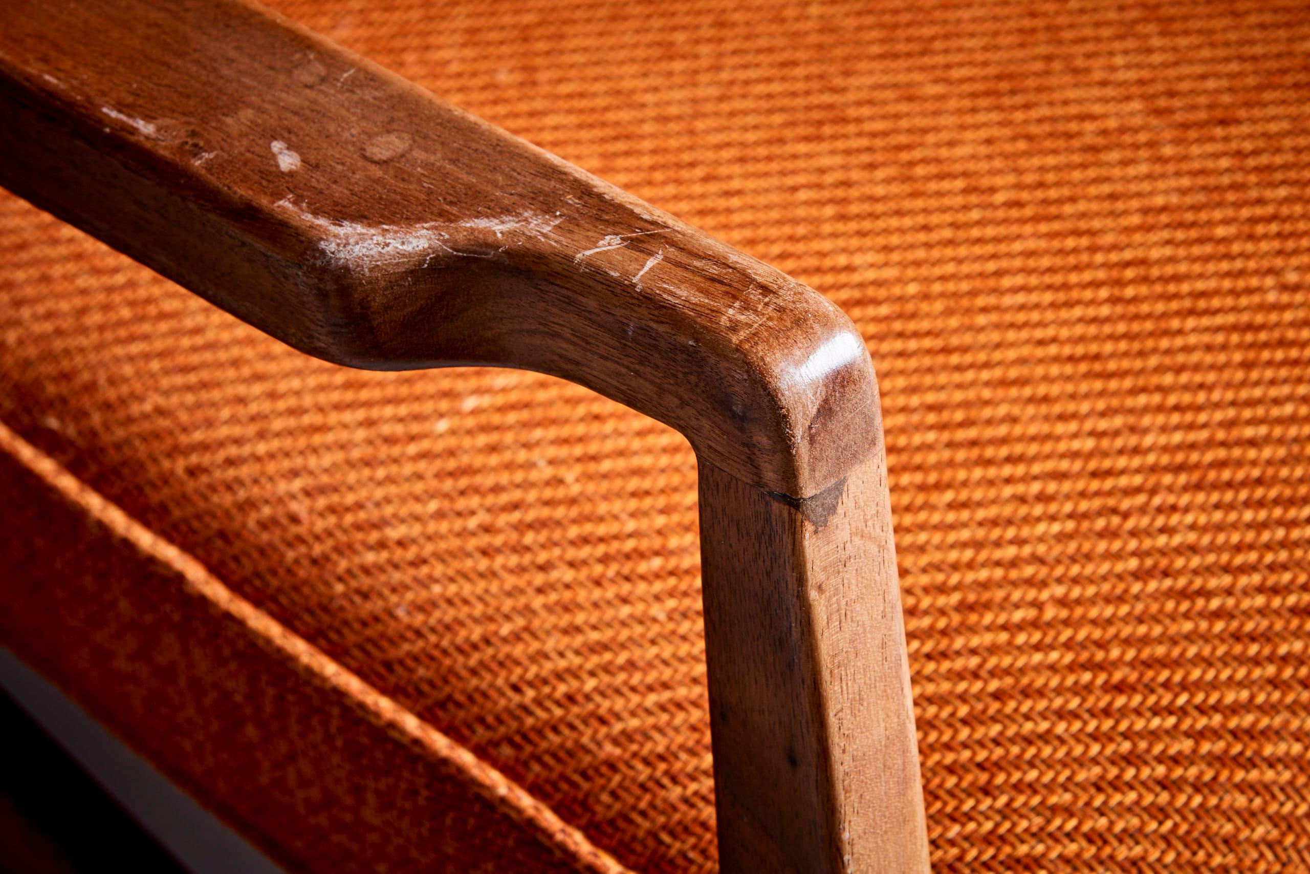 Ensemble de canapés orange rembourrés Jens Risom avec tissu Missoni en vente 5