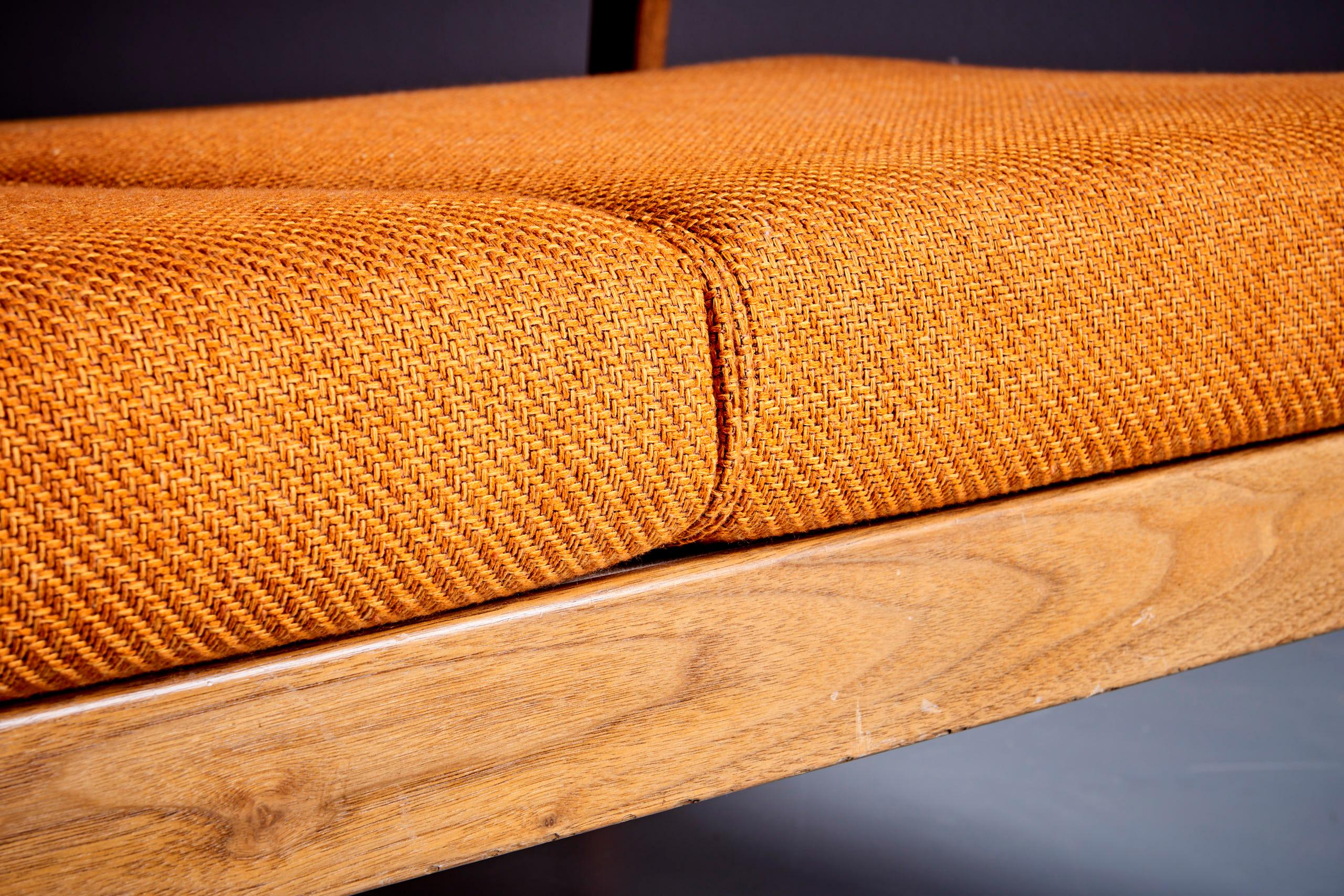 Gepolstertes orangefarbenes Jens Risom-Sofa-Set mit Missoni-Stoff (Mitte des 20. Jahrhunderts) im Angebot