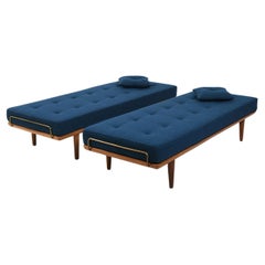 Nuova coppia di lettini da giorno imbottiti GE-19 Hans Wegner
