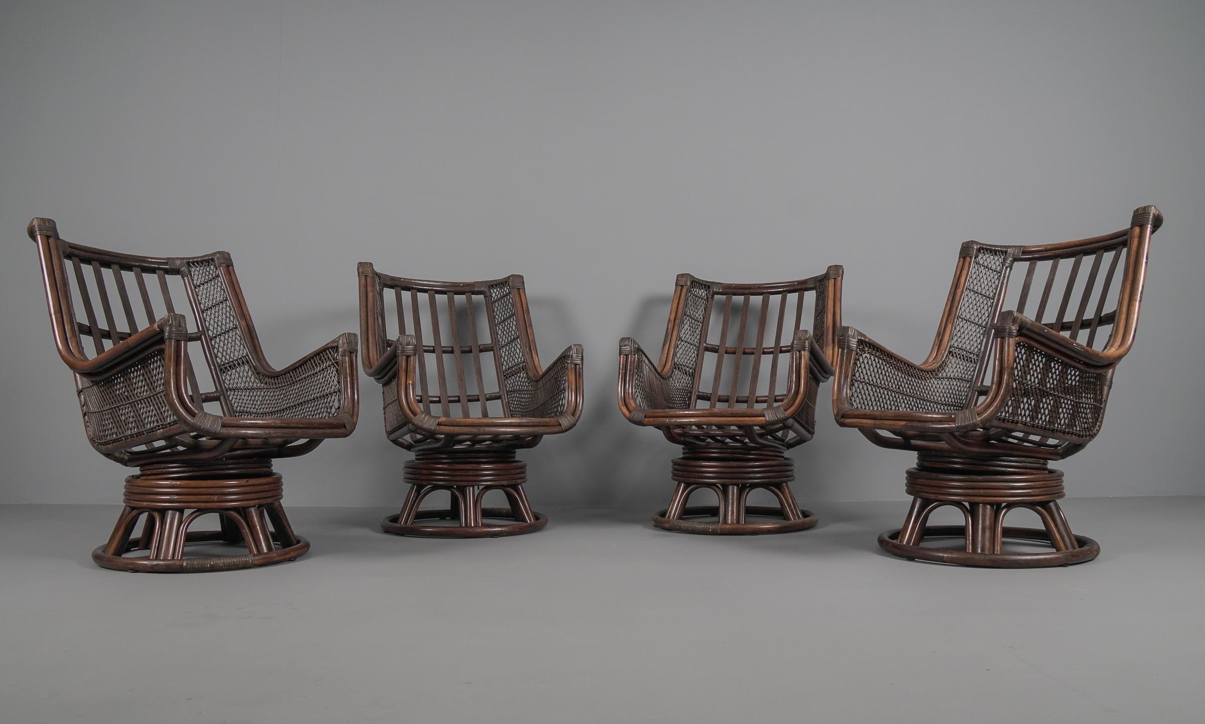 Ensemble de sièges en rotin rembourrés, 4x fauteuils 1x tabouret 1x table basse, années 1960 en vente 11