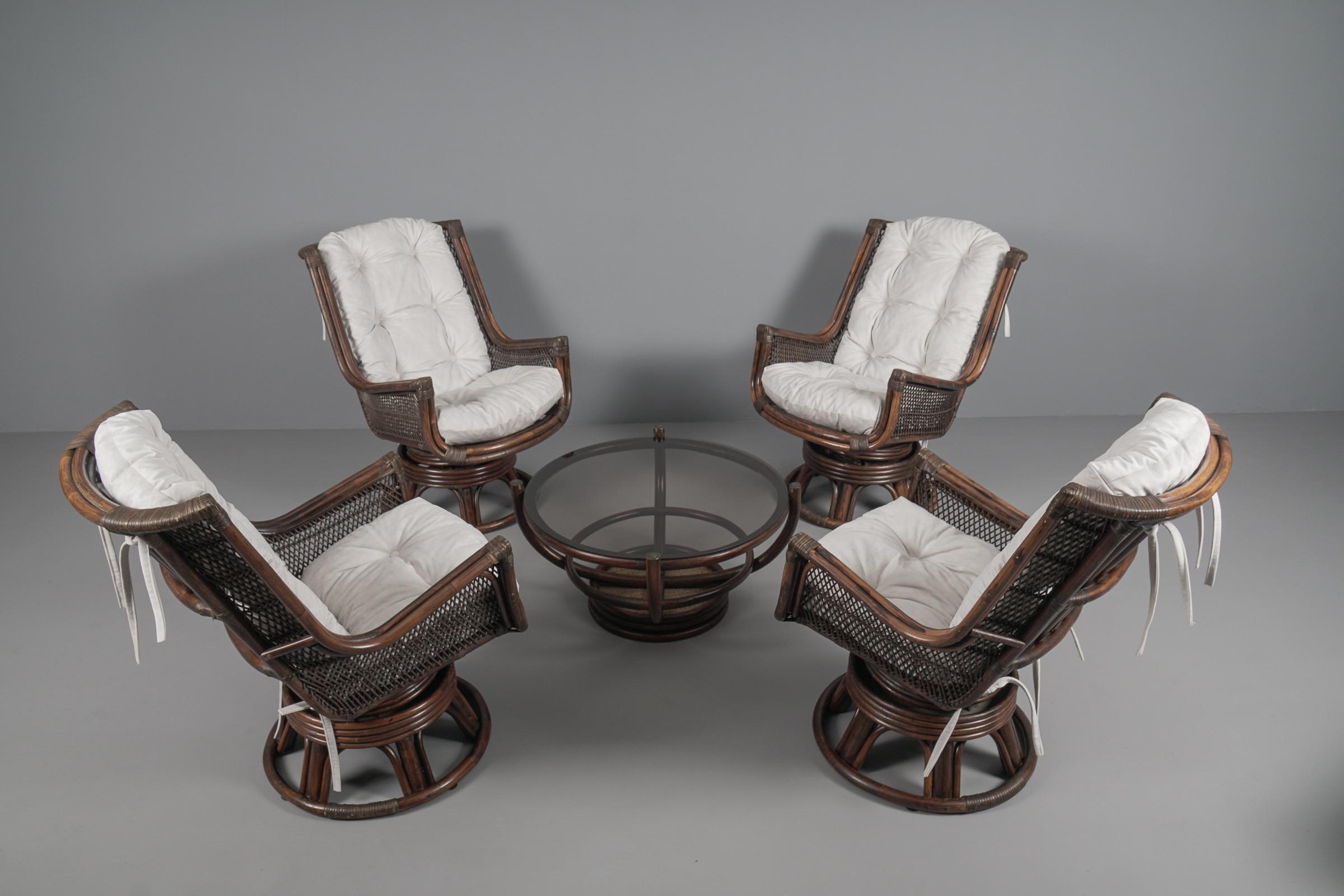 New Upholstered Rattan Seating Set, 4x Armchairs 1x Stool 1x Coffee Table, 1960s In Good Condition For Sale In Nürnberg, Bayern