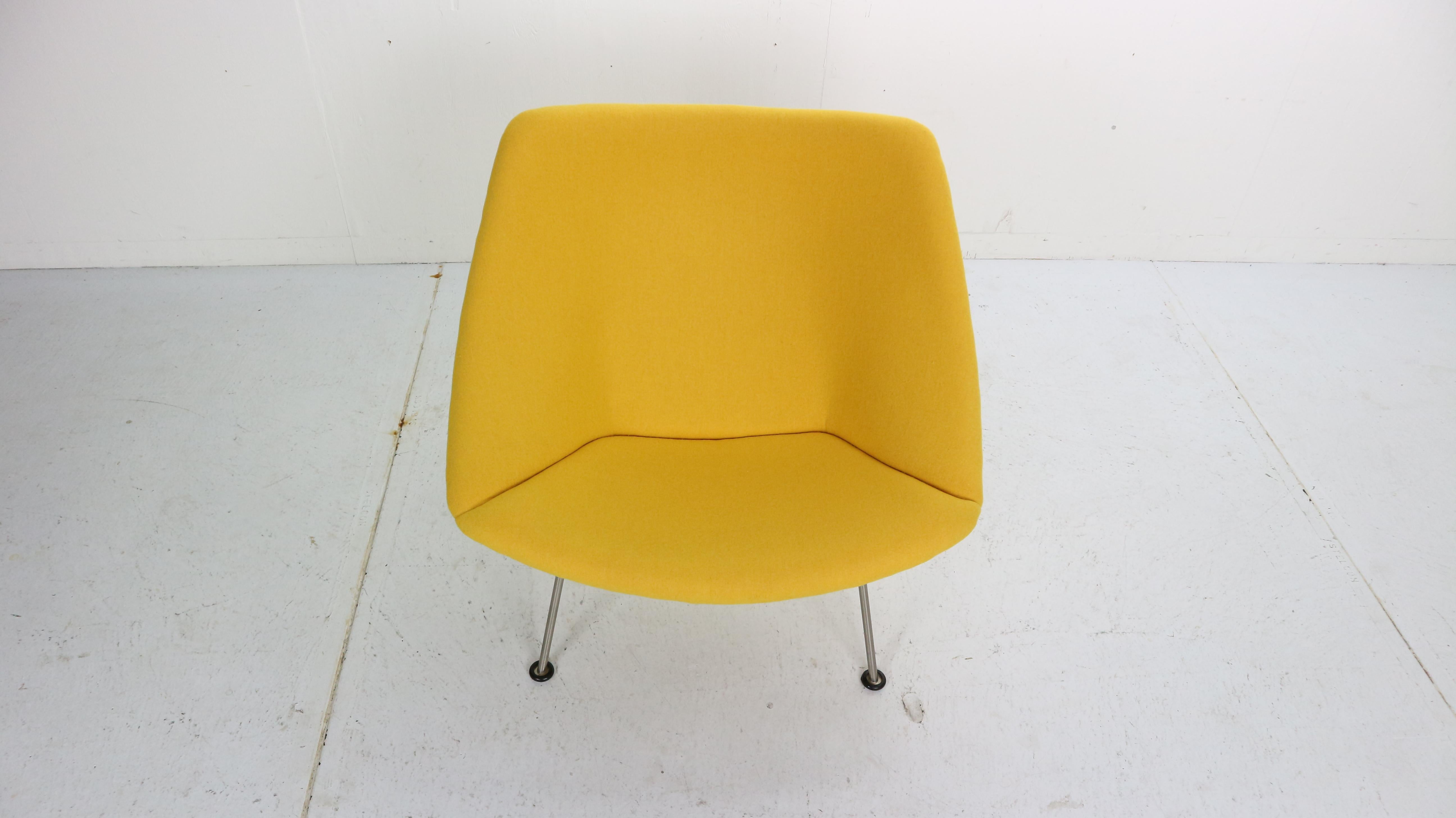 New Upholstery F157 Oyster Lounge Chair by Pierre Paulin for Artifort, 1960s In Good Condition In The Hague, NL