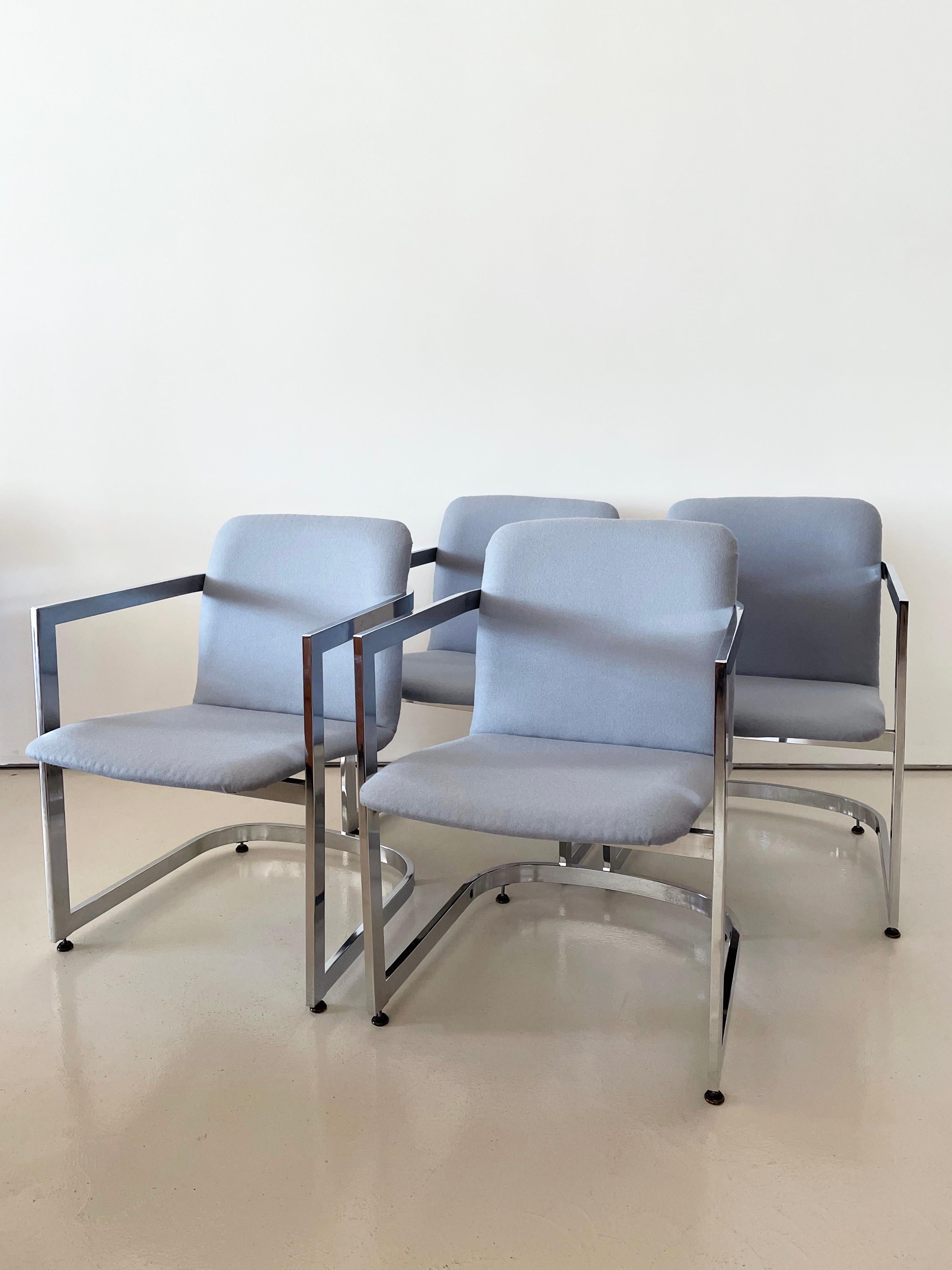 New Upholstery, Milo Baughman Freischwinger aus Chrom, 4er-Set (Moderne der Mitte des Jahrhunderts) im Angebot