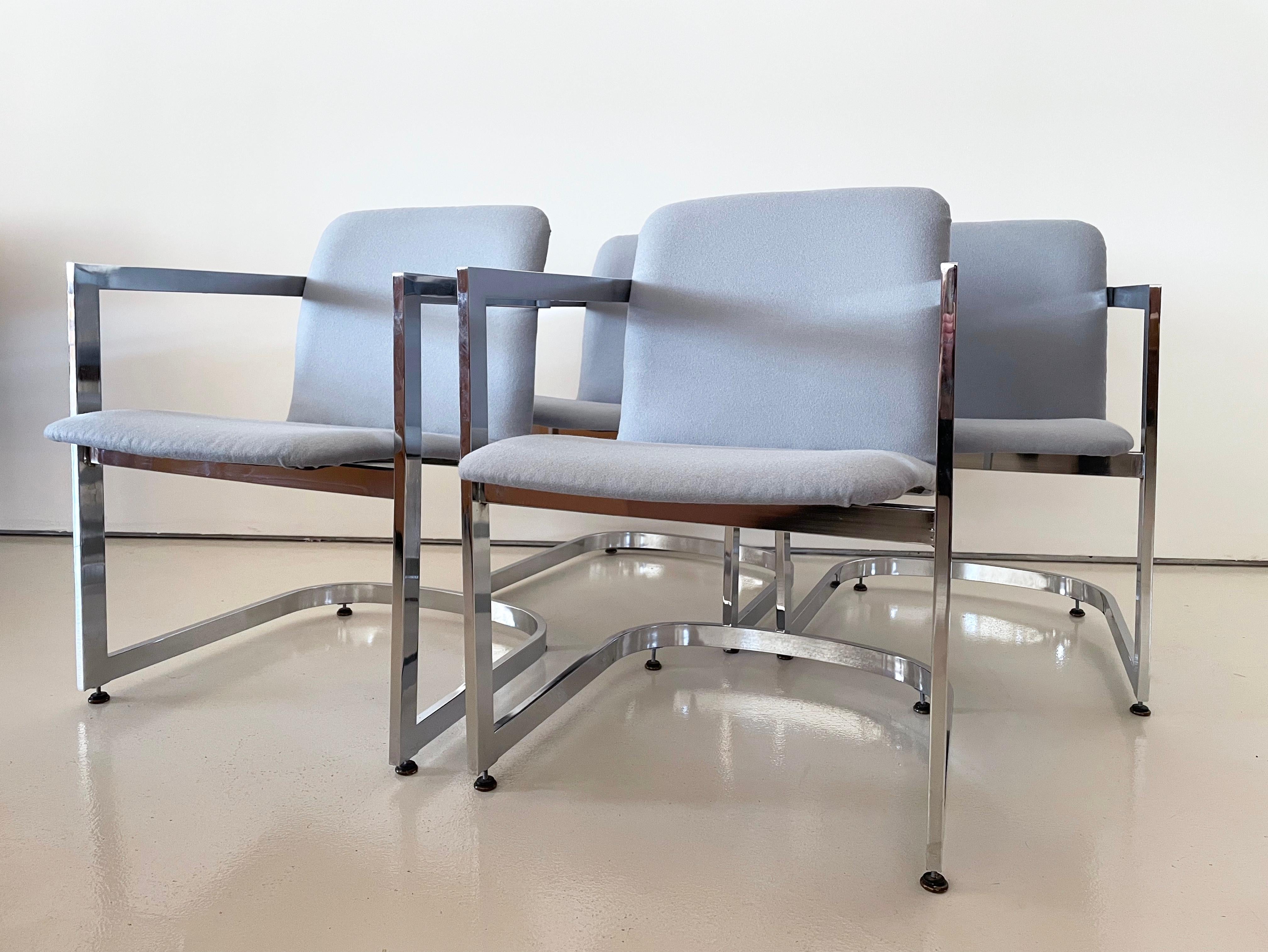 New Upholstery, Milo Baughman Freischwinger aus Chrom, 4er-Set (amerikanisch) im Angebot