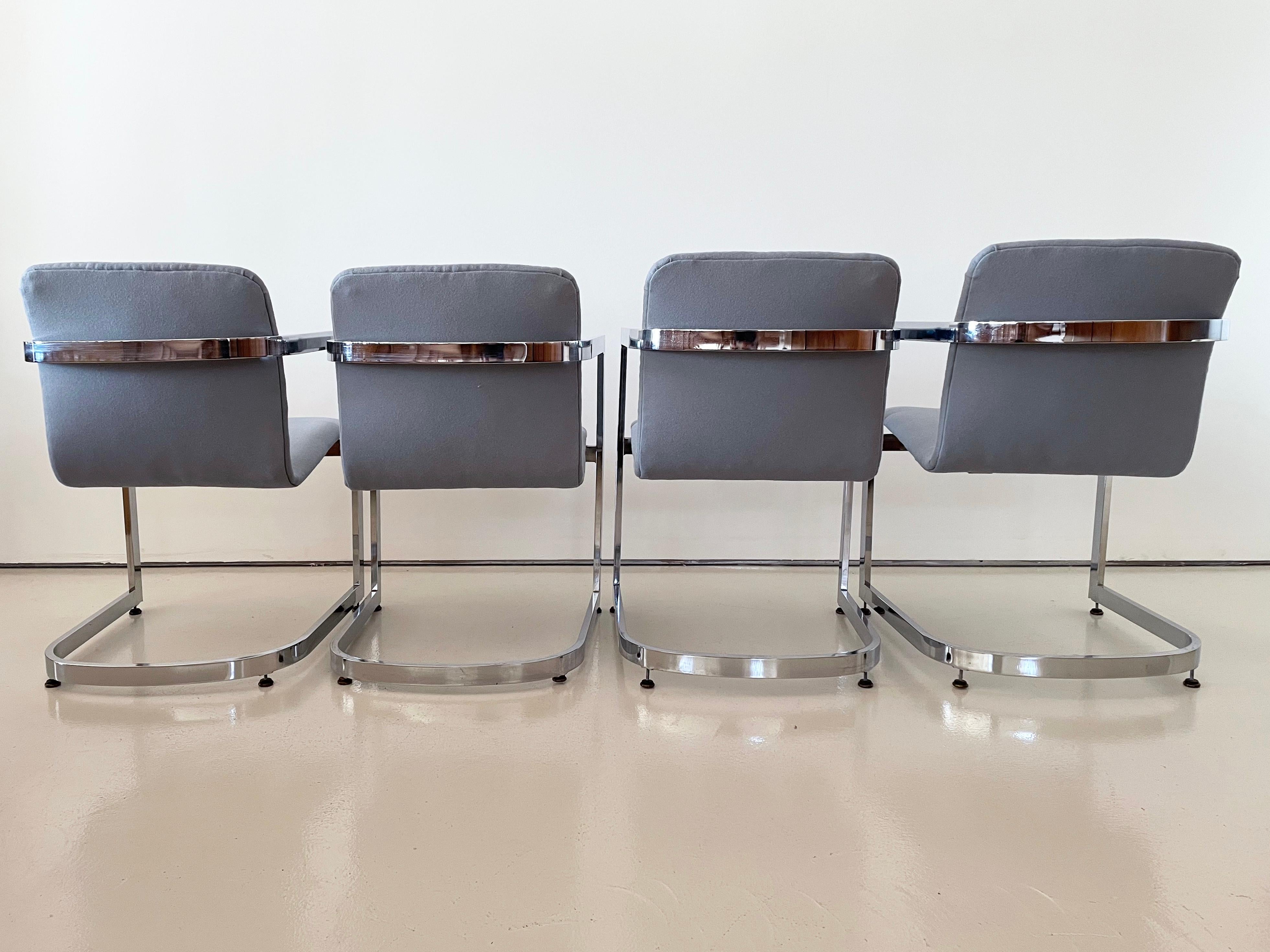 New Upholstery, Milo Baughman Freischwinger aus Chrom, 4er-Set im Zustand „Hervorragend“ im Angebot in Denver, CO