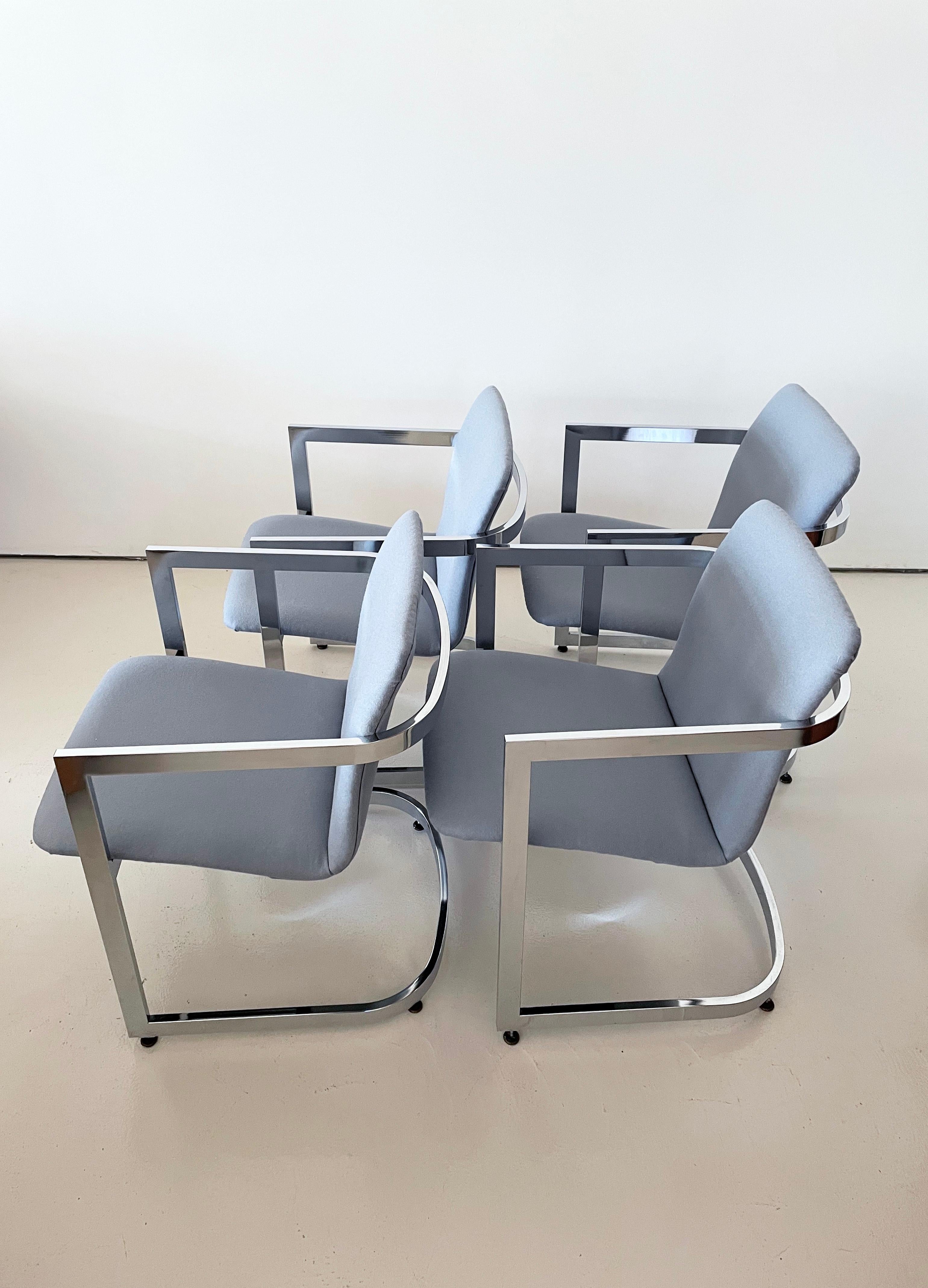 New Upholstery, Milo Baughman Freischwinger aus Chrom, 4er-Set (Polster) im Angebot