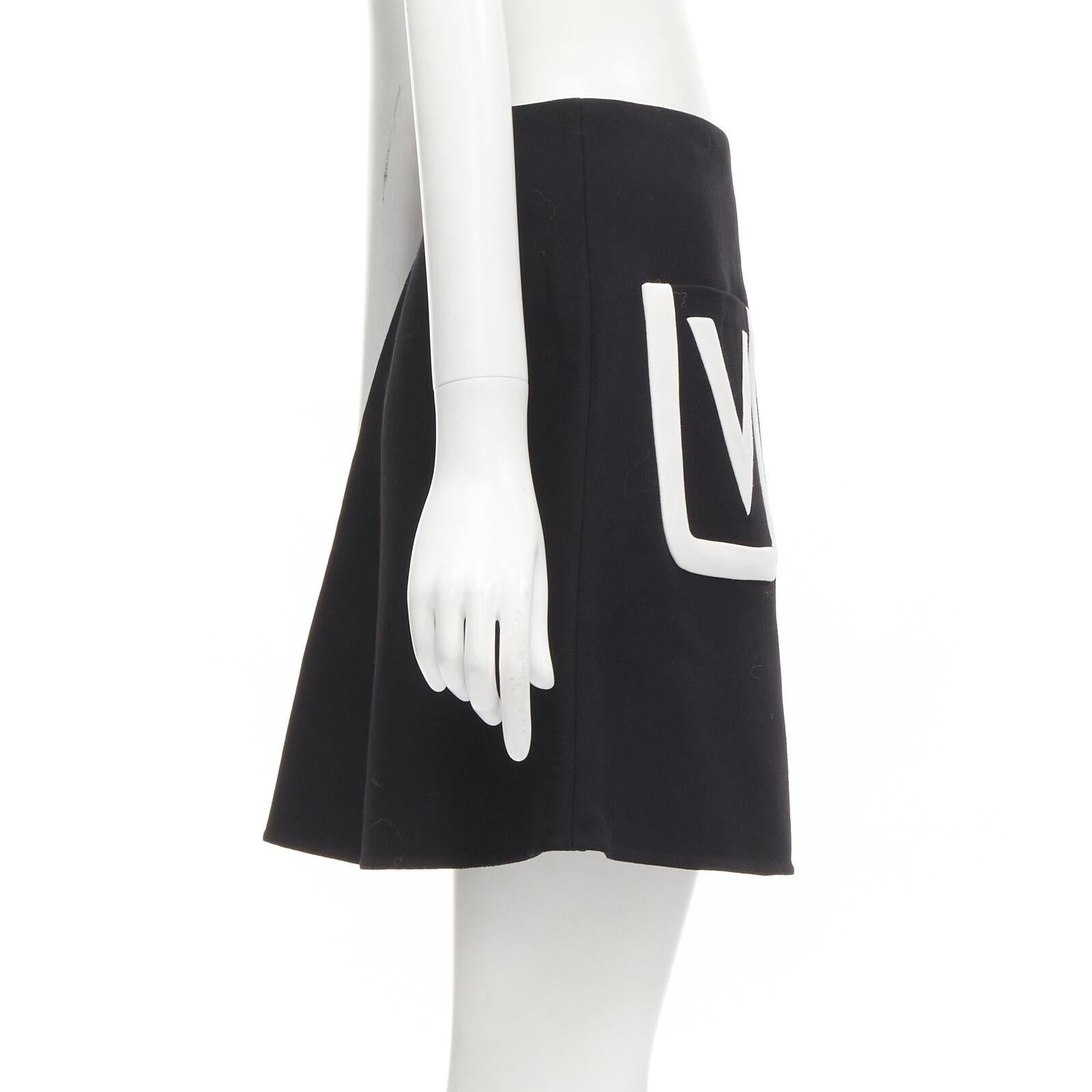 Women's new VALENTINO 100% virgin wool black V Logo patch pocket A-line skirt IT38 XS For Sale