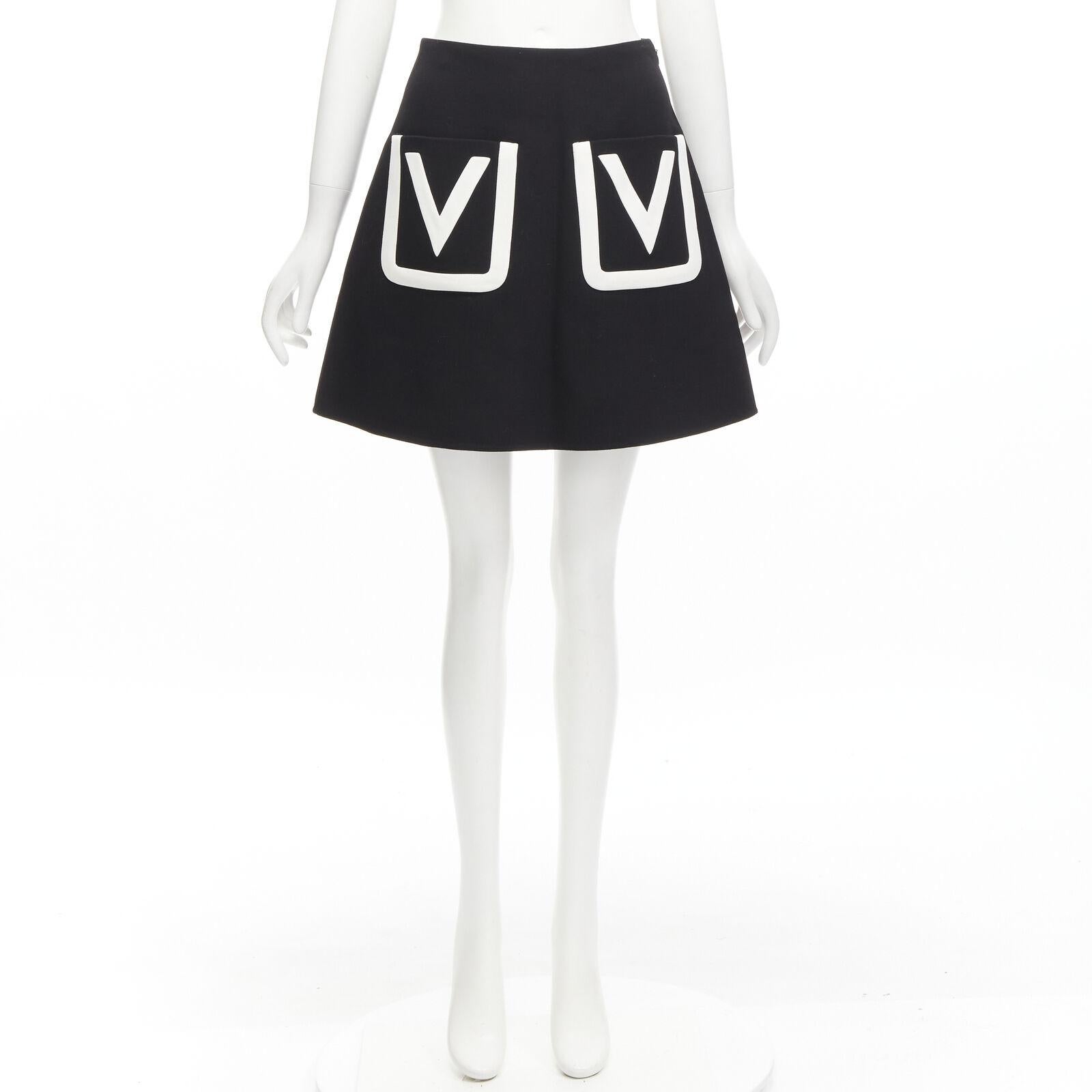 new VALENTINO 100% virgin wool black V Logo patch pocket A-line skirt IT38 XS For Sale 5