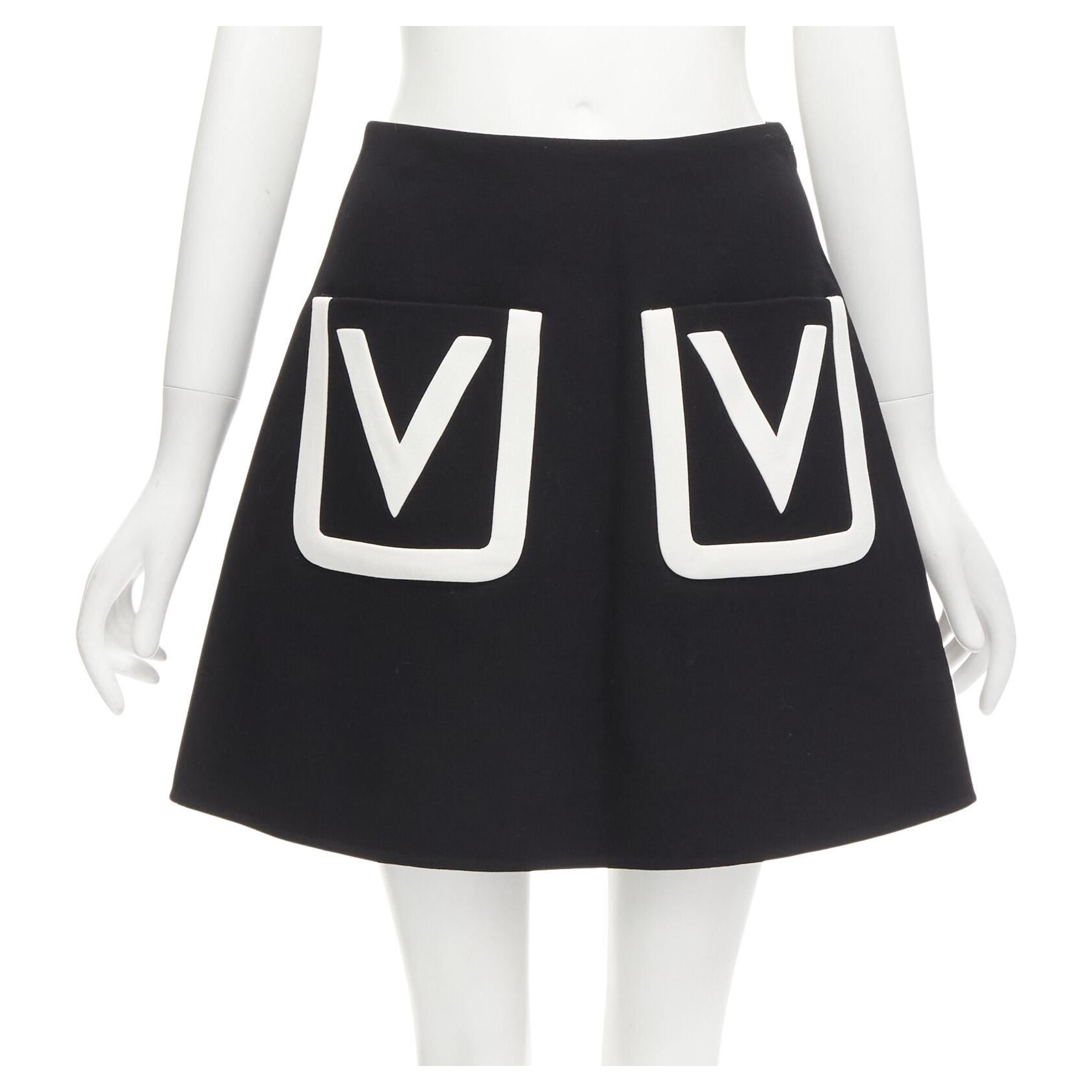 new VALENTINO 100% virgin wool black V Logo patch pocket A-line skirt IT38 XS For Sale