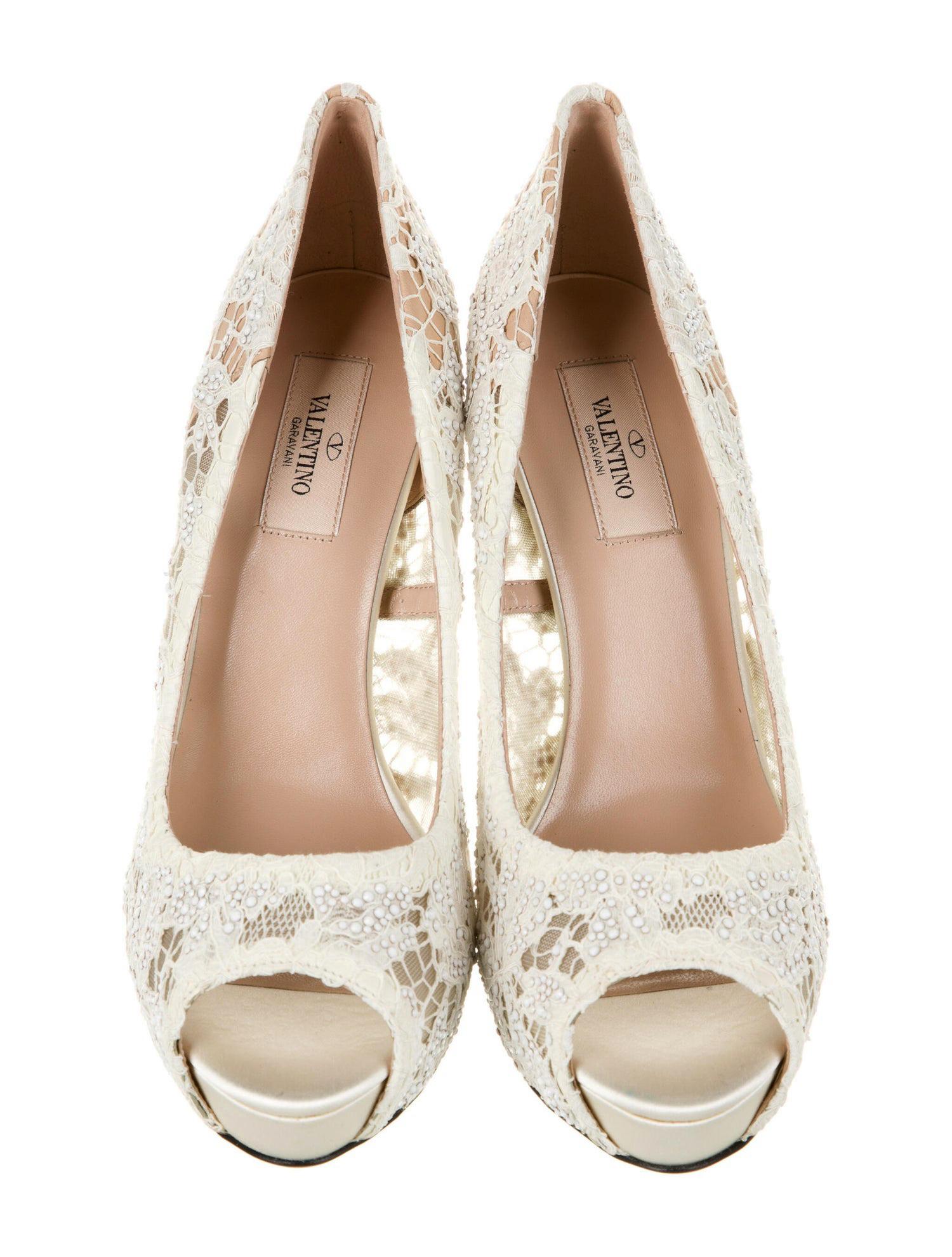 New Valentino Garavani Lace Embellished Pumps Shoes
Designer size 39.5 - US 9.5
Off - White Lace Floral Pattern, Finished with White Sparkle Crystals, Satin Stiletto Heel, Leather Insole & Sole.
Heel Height - 5 inches, Platform - 1 inch.
Made in
