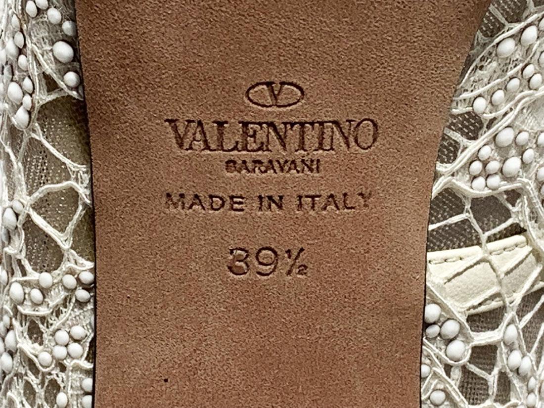 Beige New Valentino $1745 Lace Crystal Embellished Off-White Platform Pumps It 39.5  For Sale