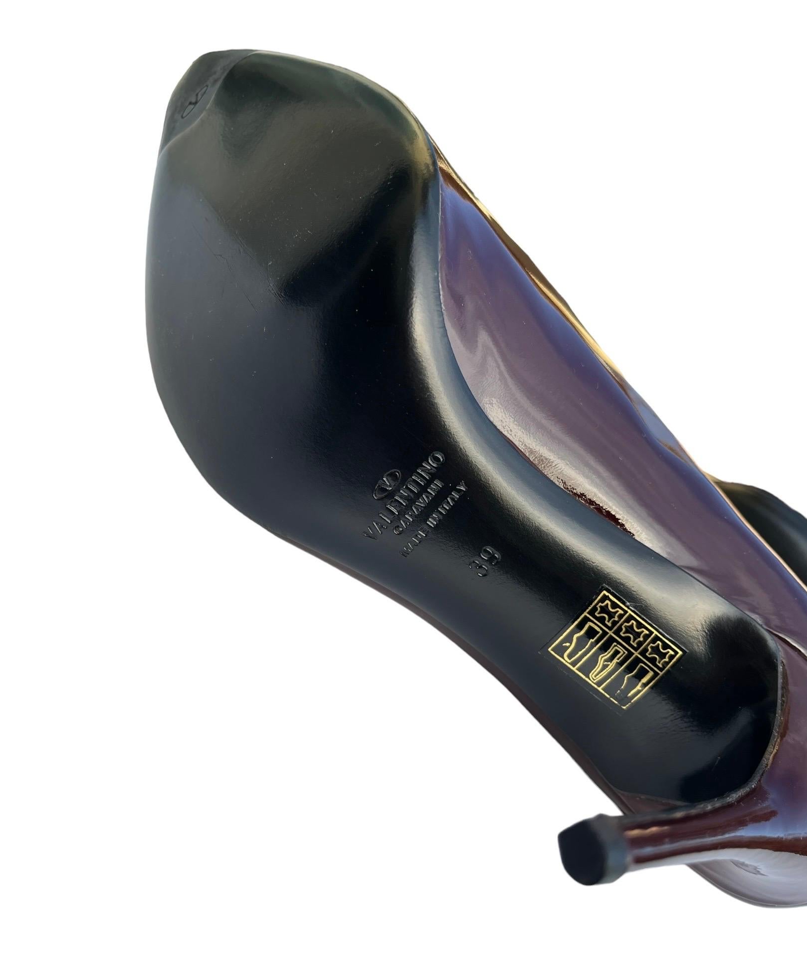 Chaussures italiennes Valentino Garavani en cuir verni bourgogne 39 - US 9, neuves en vente 2