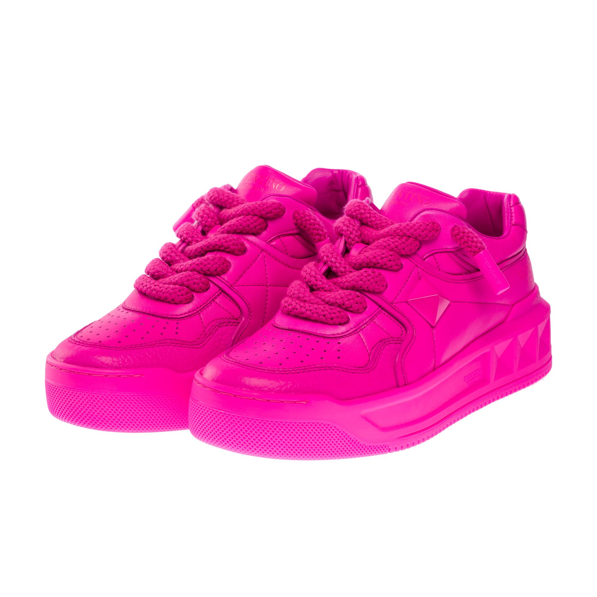 New Valentino Garavani ONE STUD XL Women Sneakers in Pink leather, Size 39 In New Condition For Sale In Paris, IDF